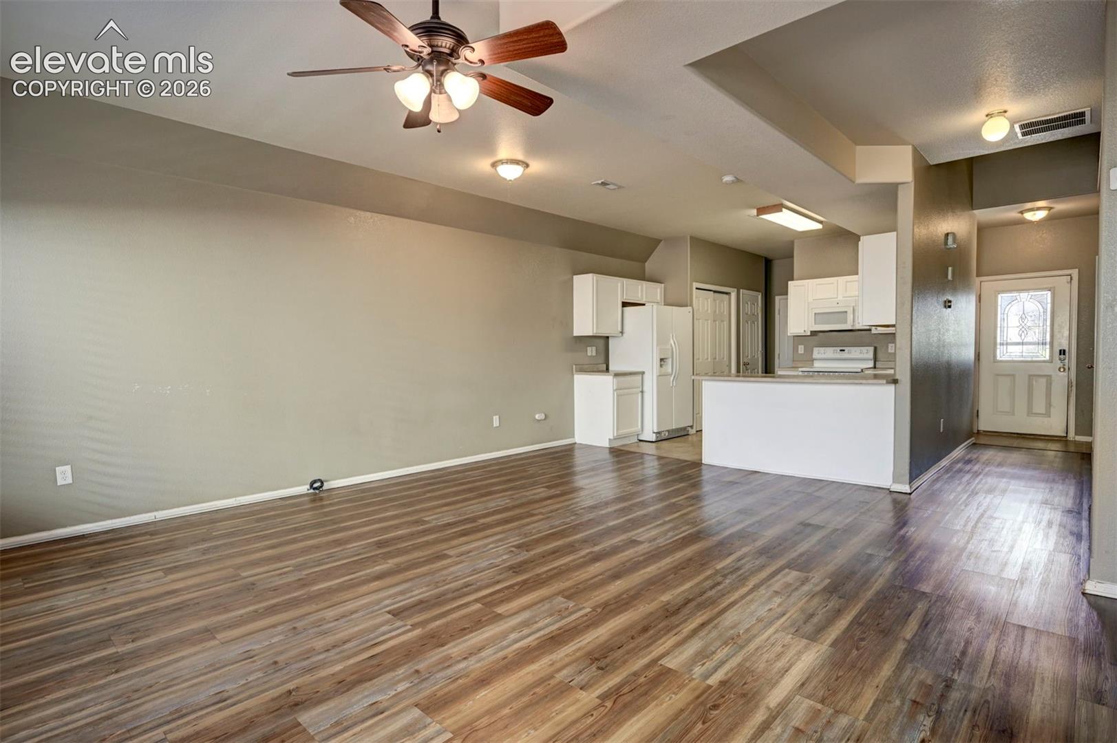 Listing photo 6 for 863 Red Thistle View