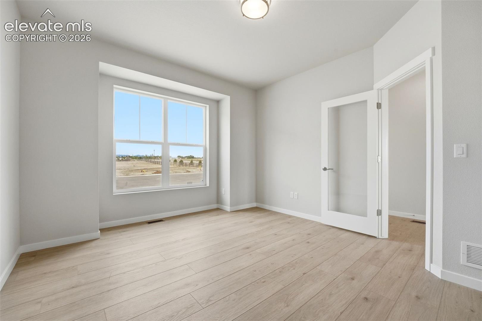 Listing photo 5 for 7979 Wilton Drive