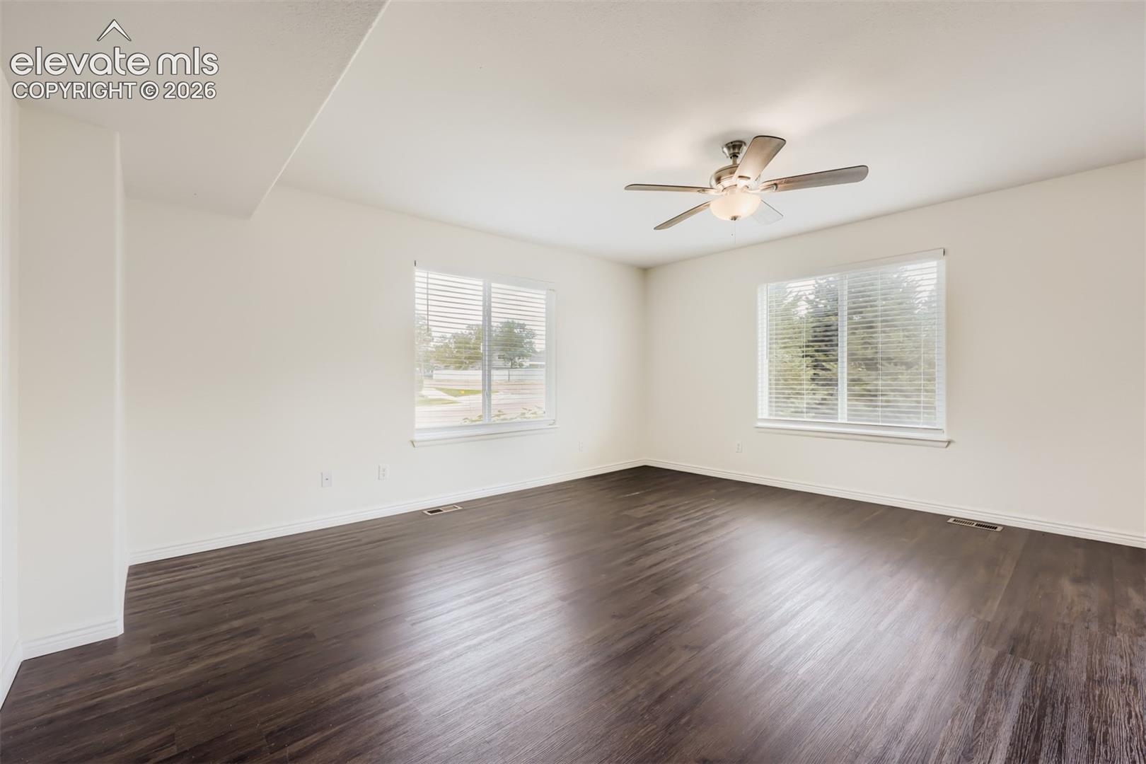 Listing photo 2 for 2496 Sierra Springs Drive