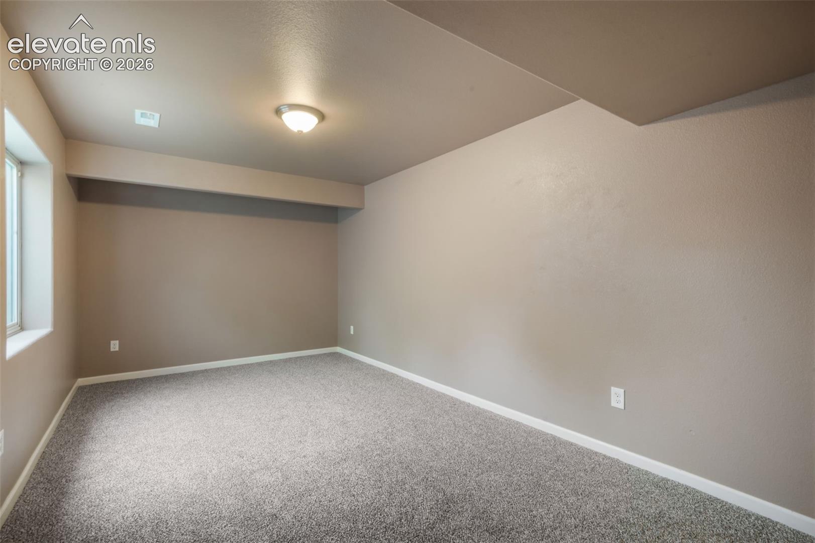 Listing photo 26 for 83 S Golfwood Drive