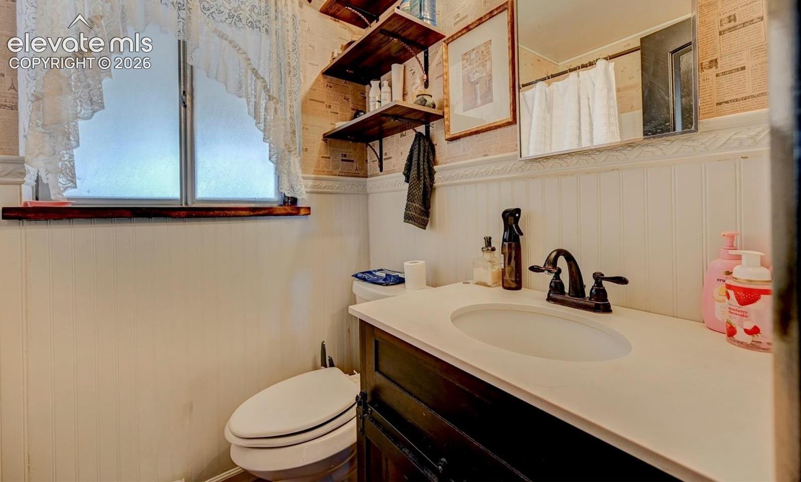 Listing photo 3 for 222 Fay Drive