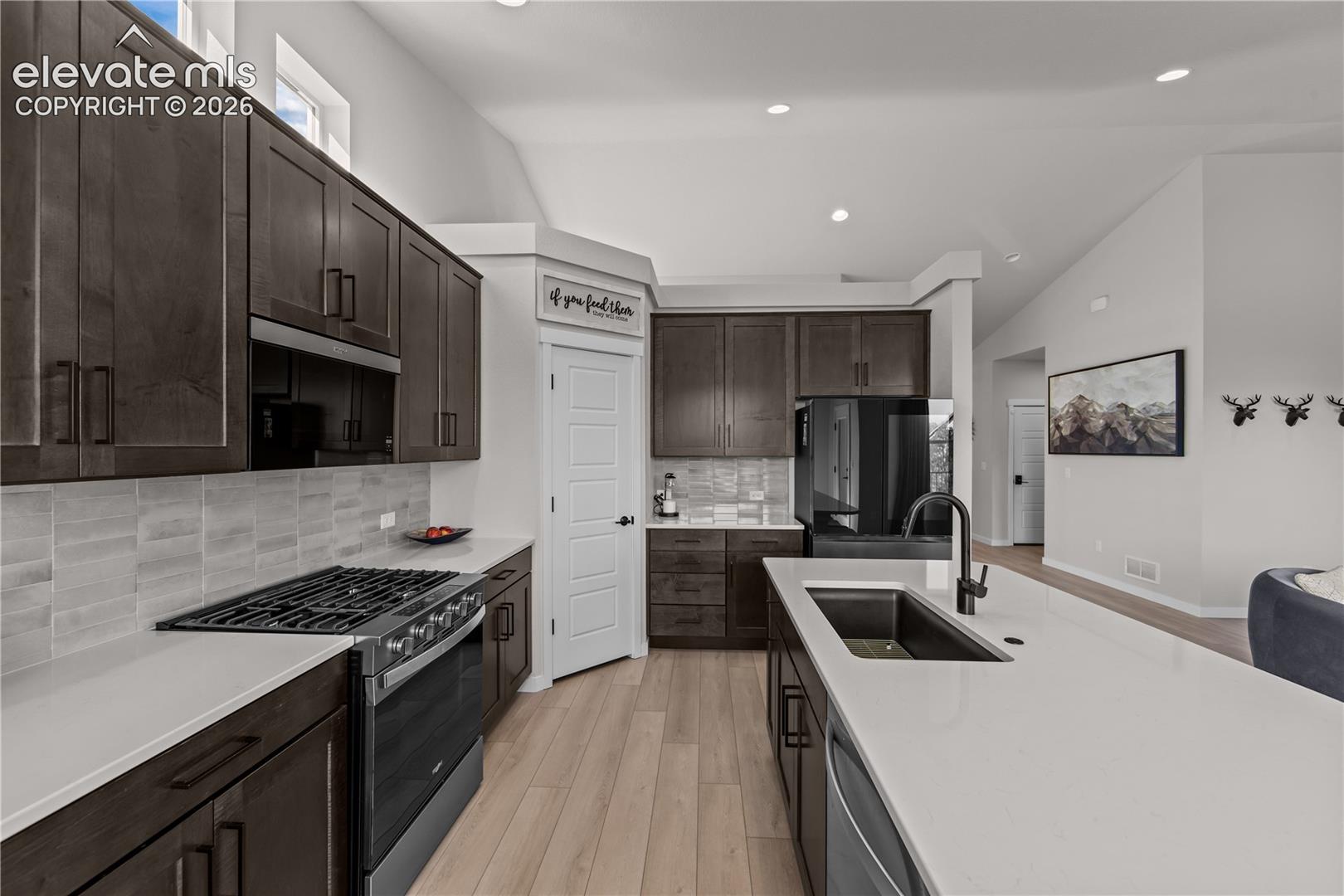 Listing photo 29 for 6575 Vistancia Avenue