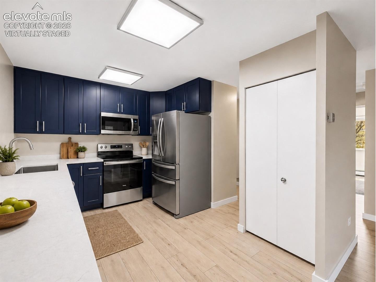 Listing photo 4 for 605 S Alton Way 12C