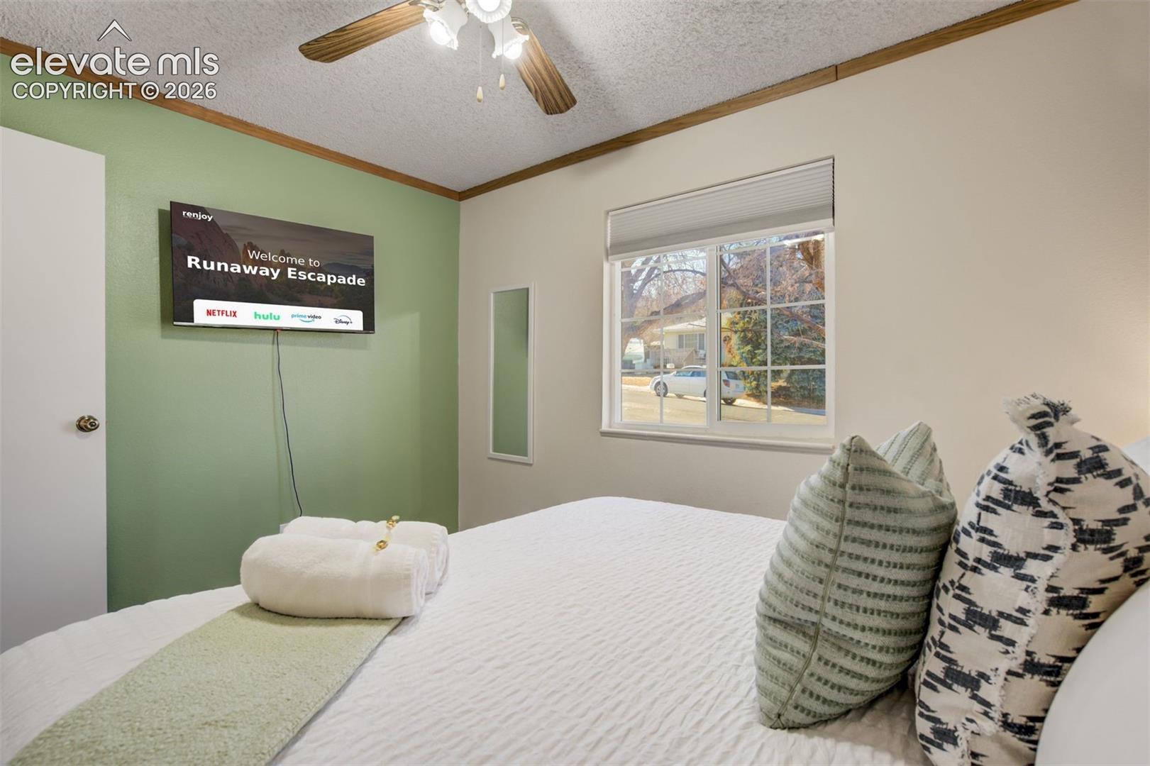 Listing photo 15 for 2566 Royalty Court