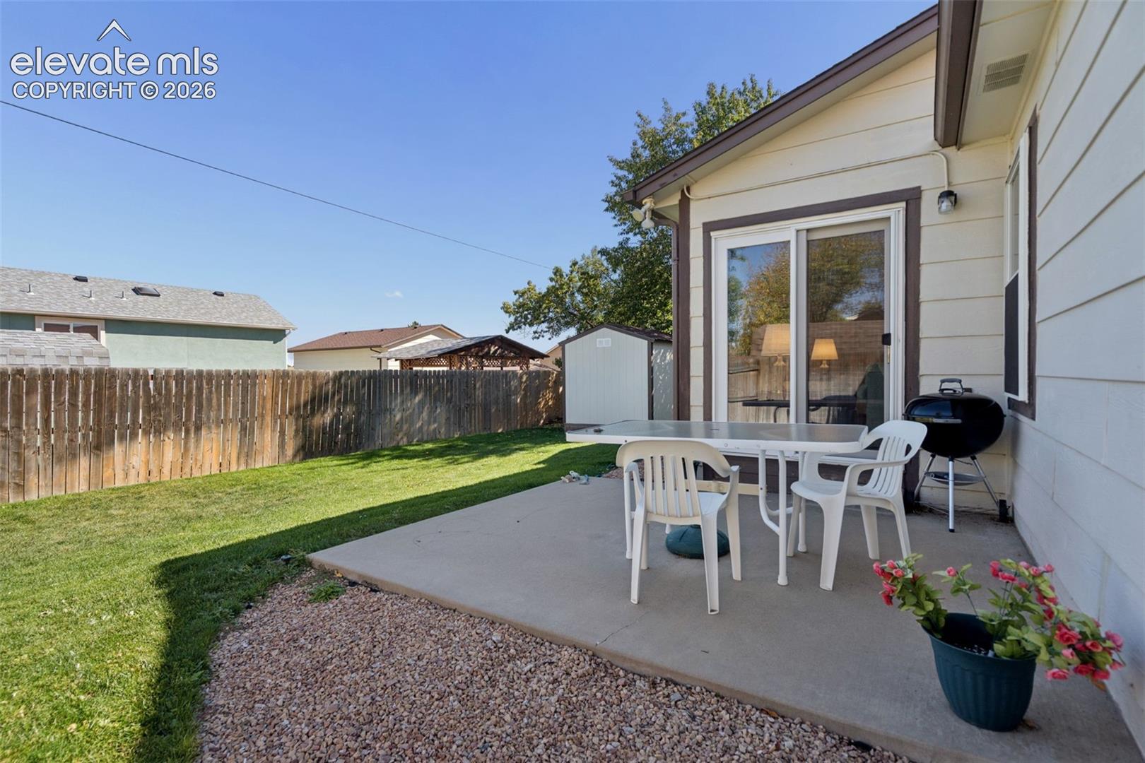 Listing photo 42 for 425 Fleming Street