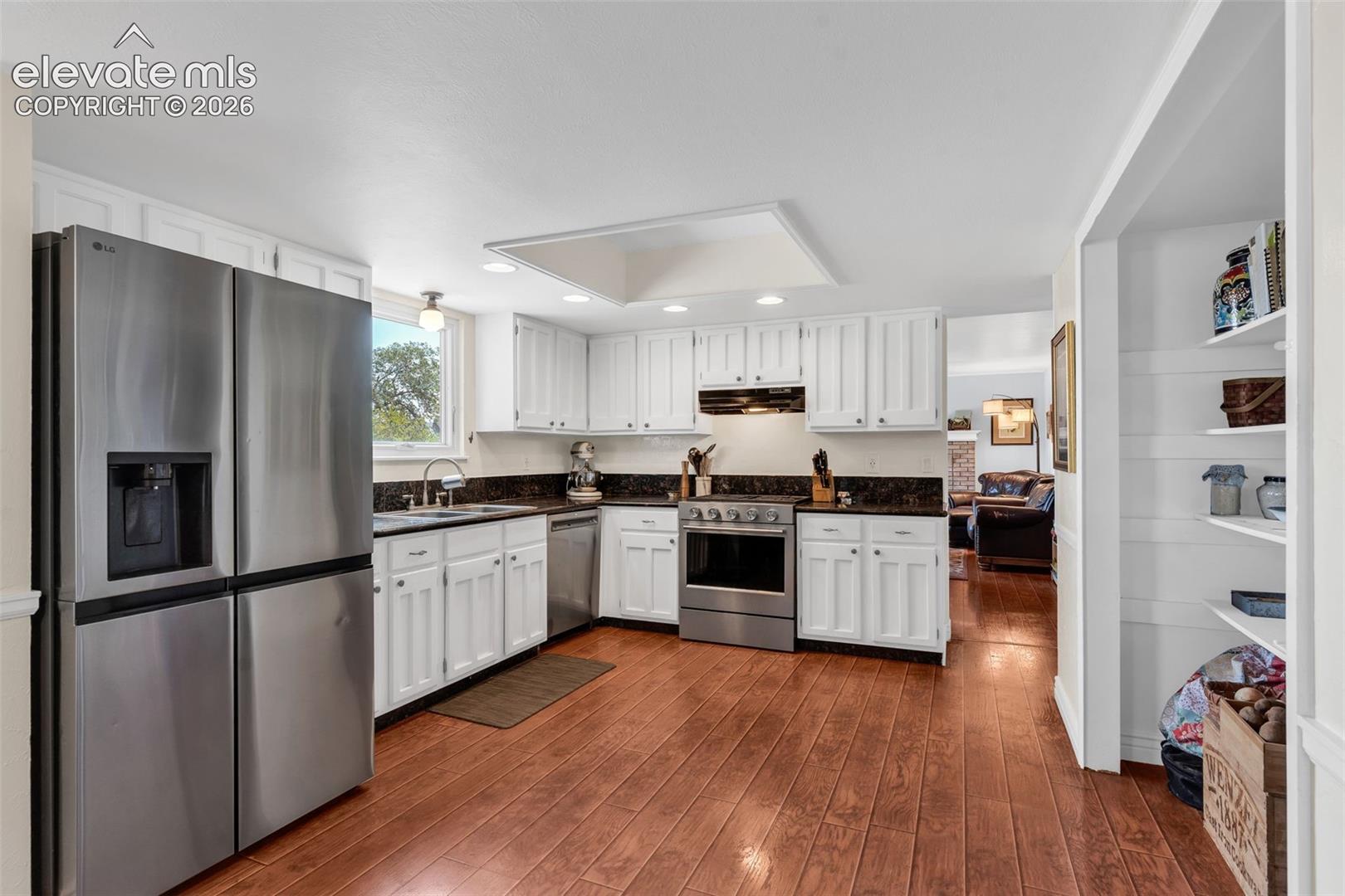 Listing photo 10 for 1004 Ridgeview Place