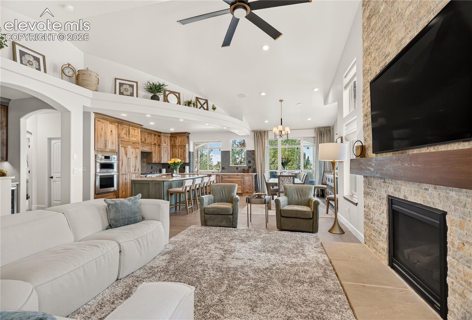Listing photo 5 for 2313 Rainbows End Point