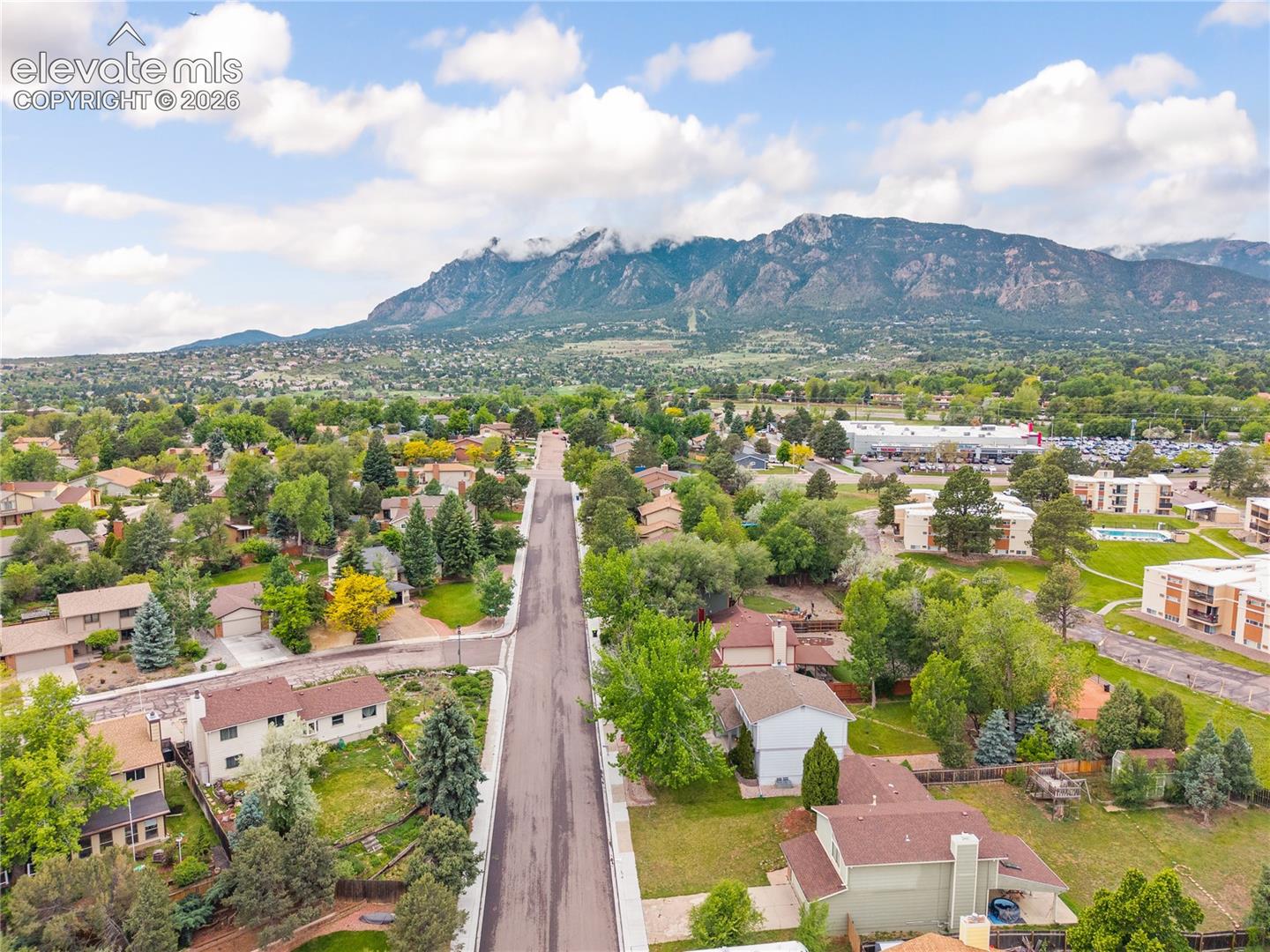 Listing photo 34 for 2998 Westcliff Circle