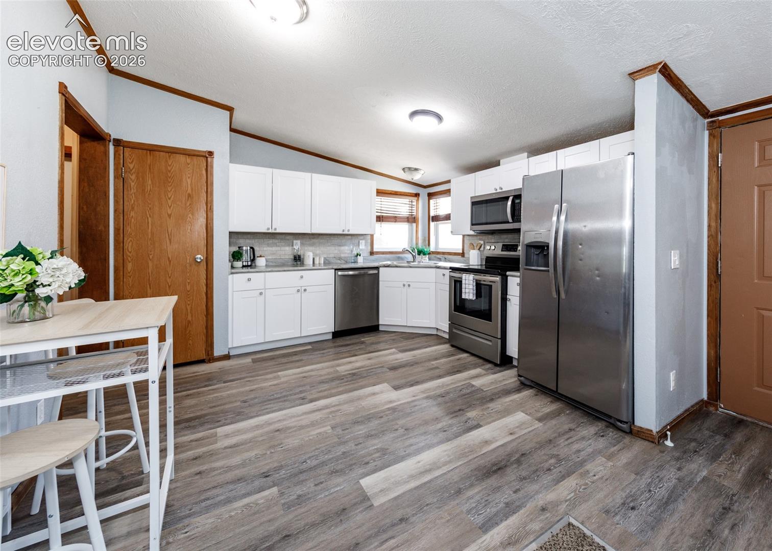 Listing photo 11 for 405 3rd Street