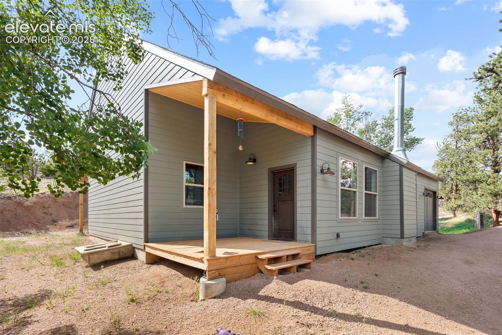 Listing photo 3 for 2270 Pikes Peak Drive