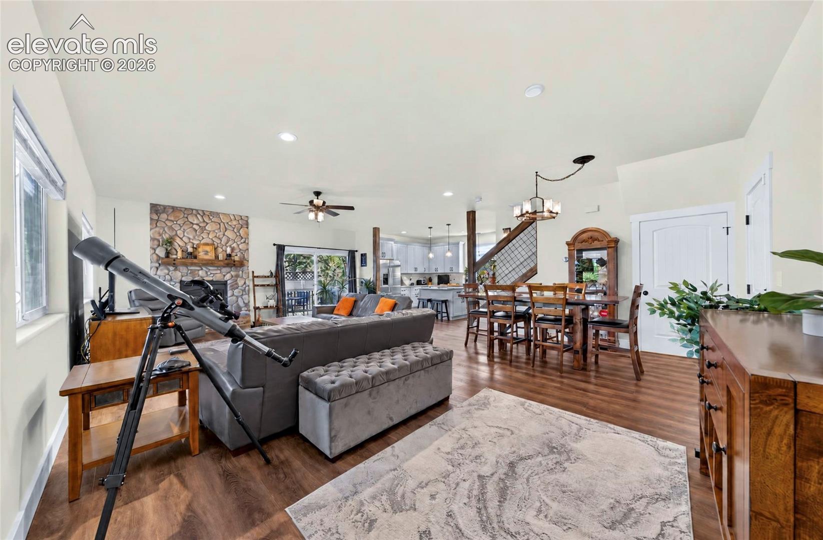 Listing photo 3 for 258 Turnabout Lane
