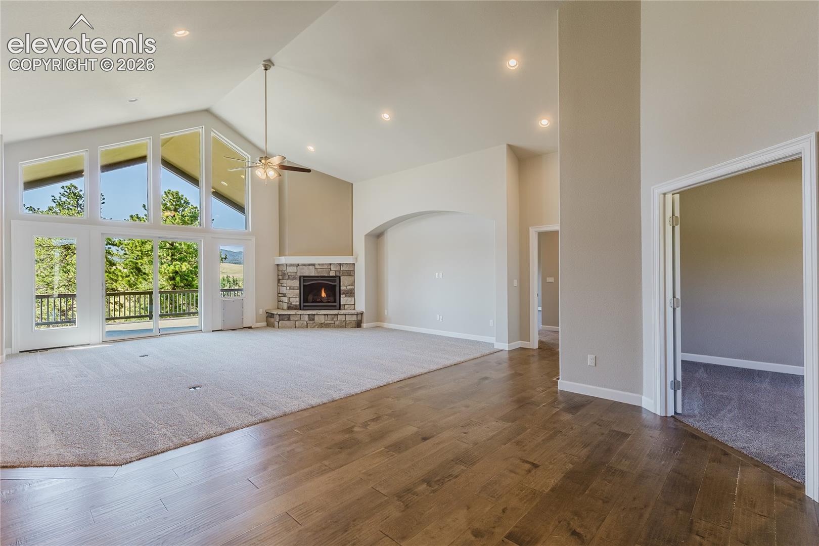 Listing photo 7 for 407 Silvermoon Heights