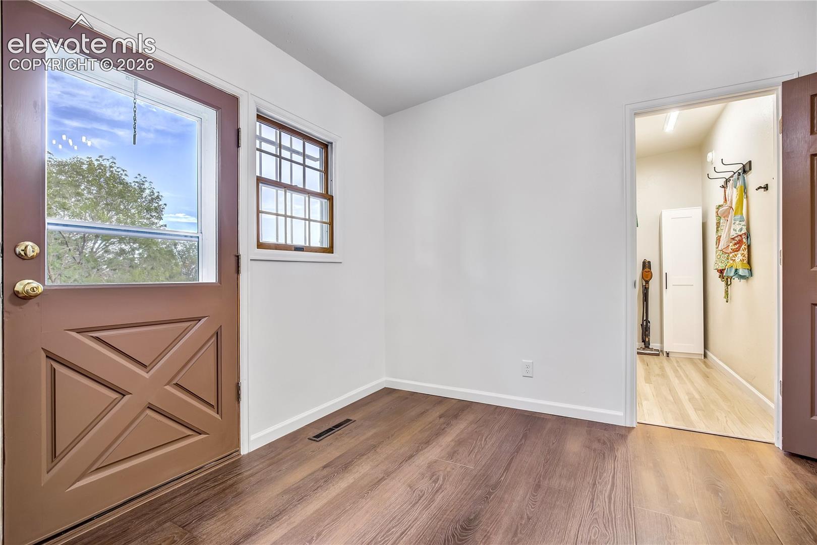 Listing photo 13 for 609 Crestridge Avenue