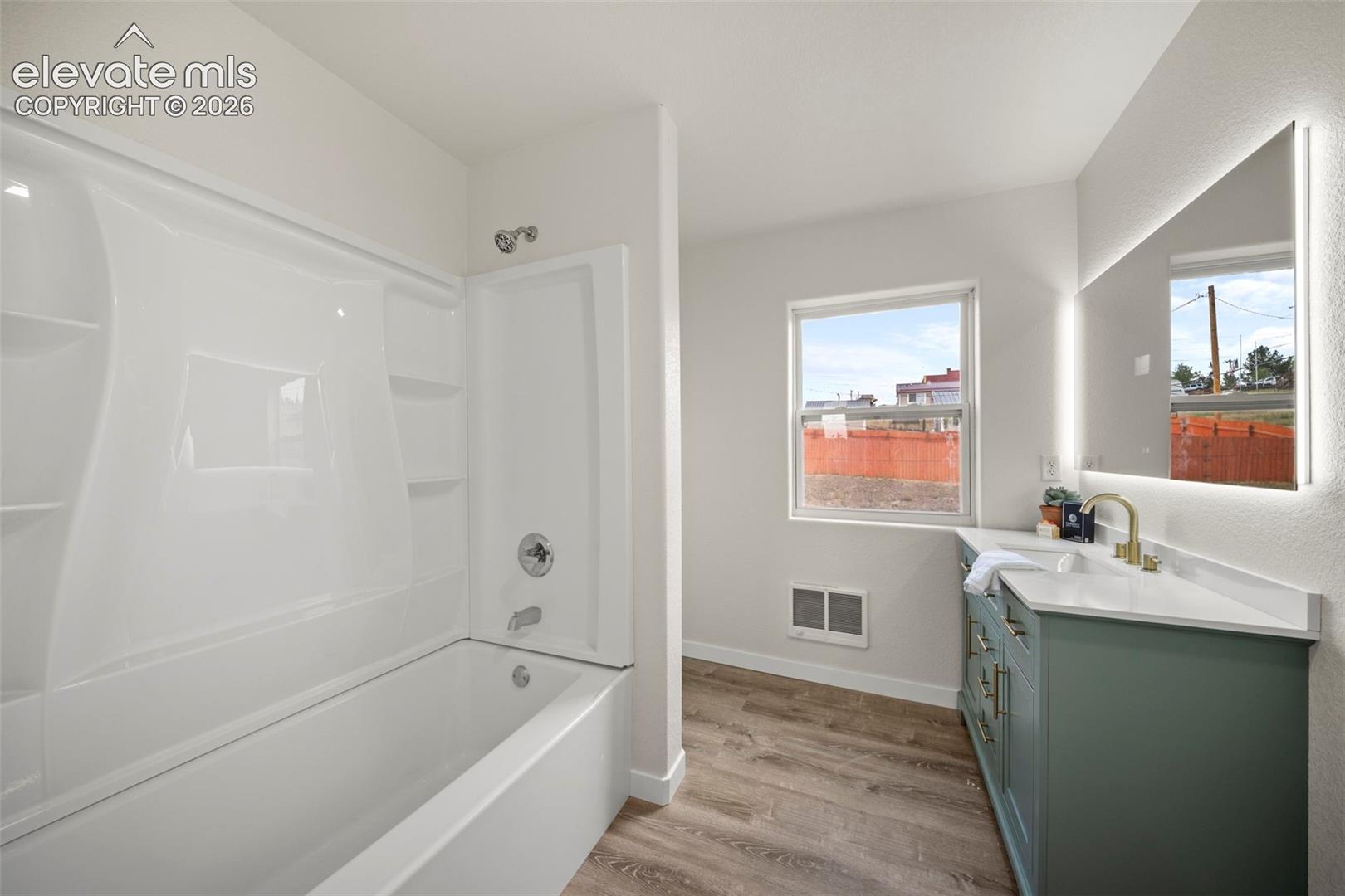 Listing photo 21 for 107 E May Avenue