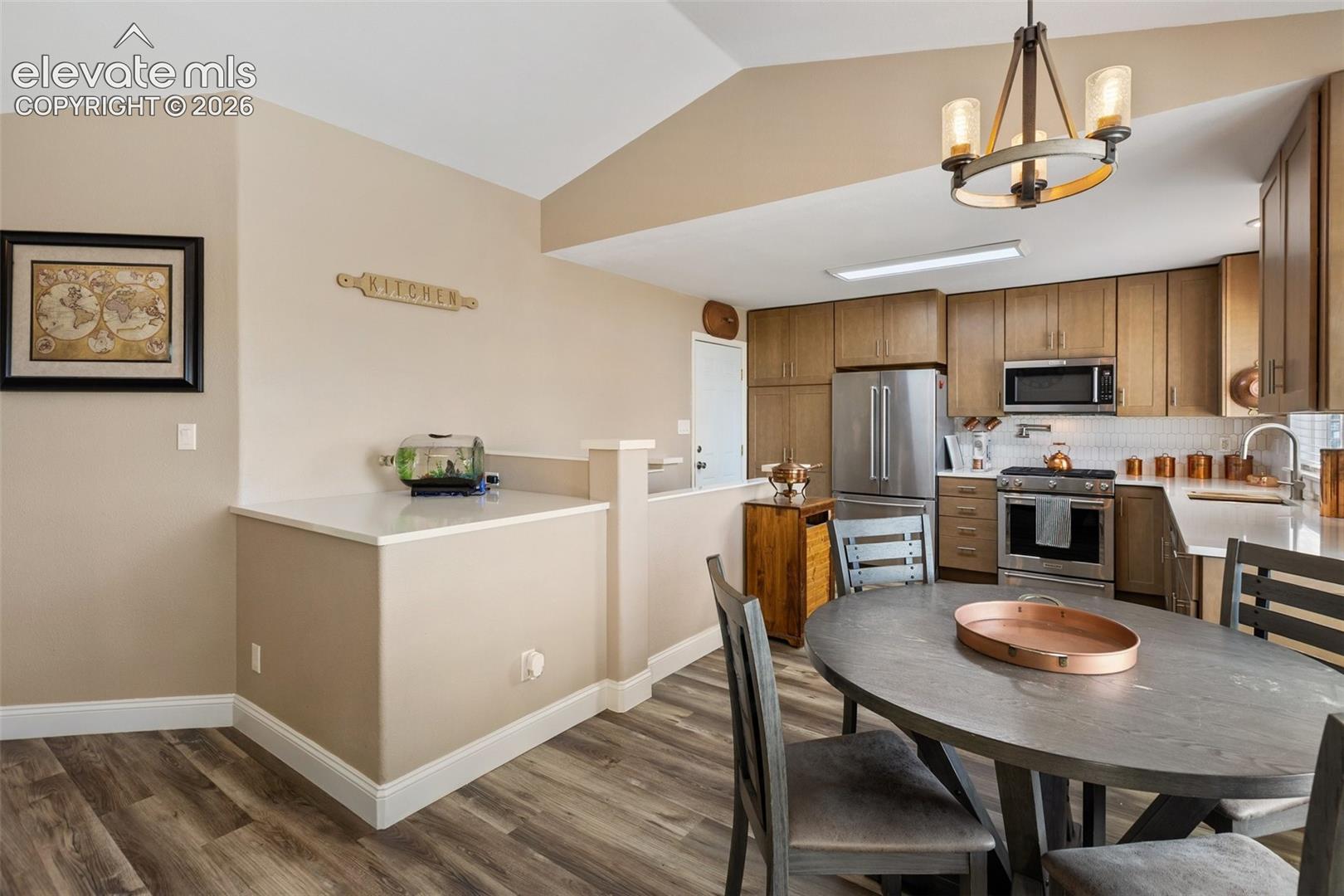 Listing photo 7 for 541 S El Charro Drive