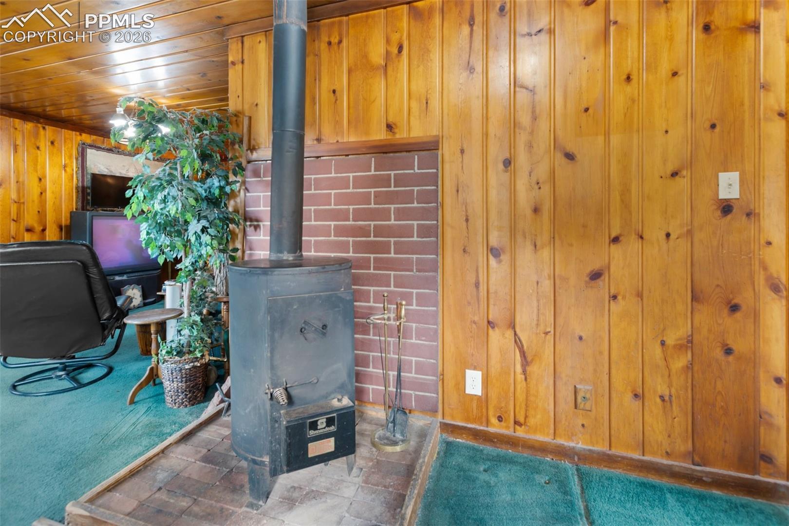 Listing photo 3 for 8150 W Highway 24
