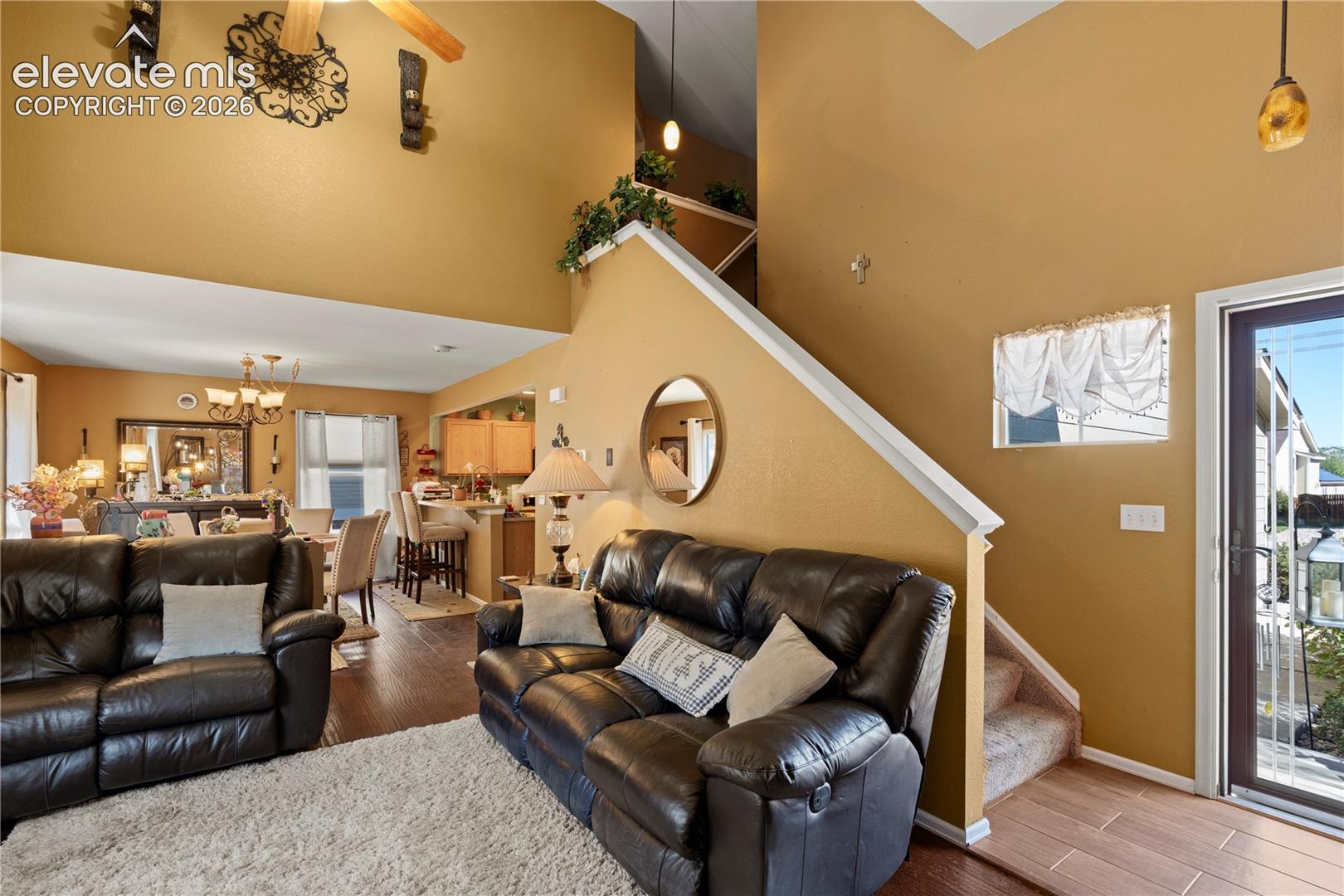 Listing photo 3 for 8234 Meadowcrest Drive