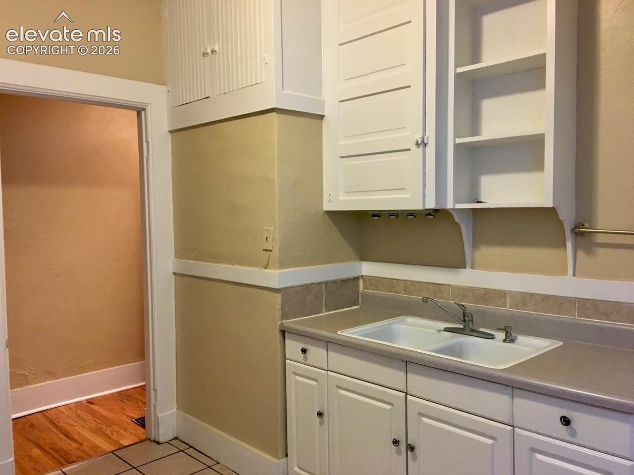 Listing photo 6 for 226 W Abriendo Avenue
