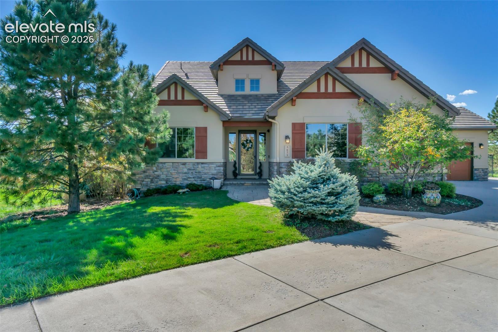 Listing photo 5 for 5671 Campina Way