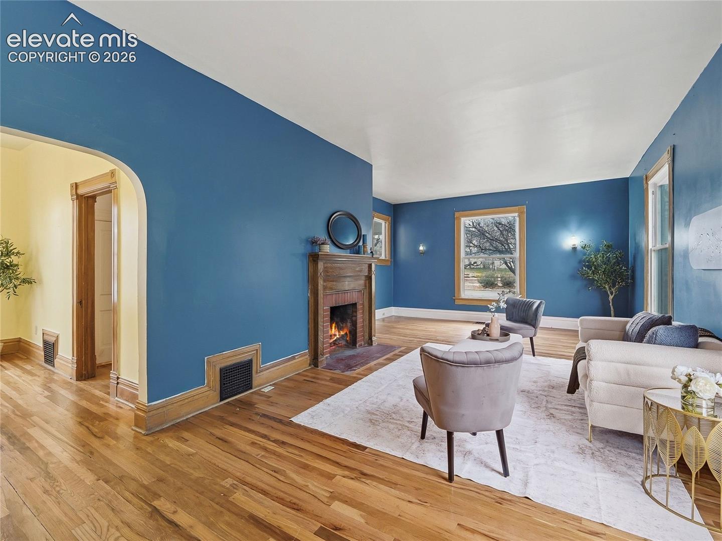 Listing photo 3 for 1912 N Greenwood Street