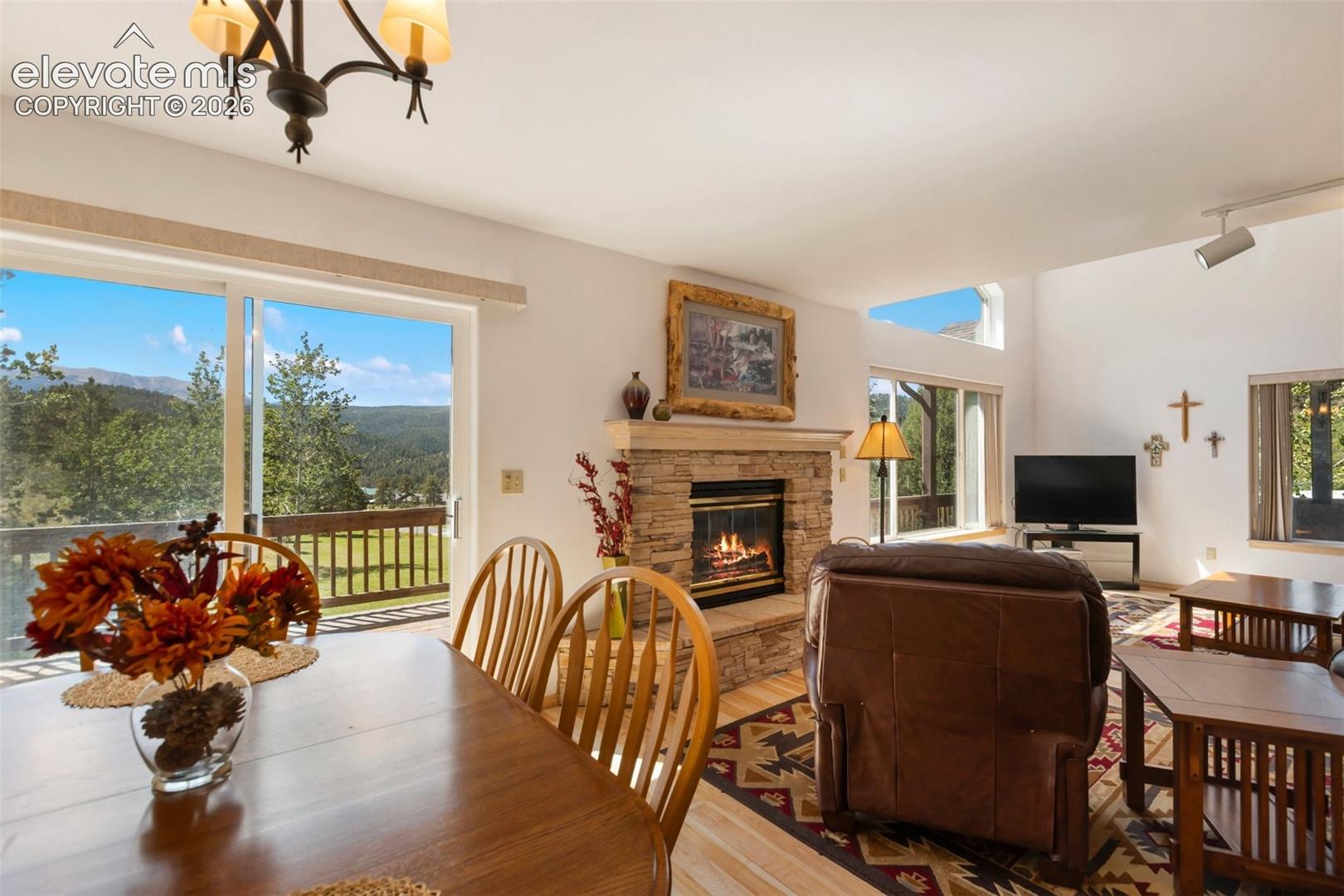 Listing photo 7 for 625 Sun Valley Drive