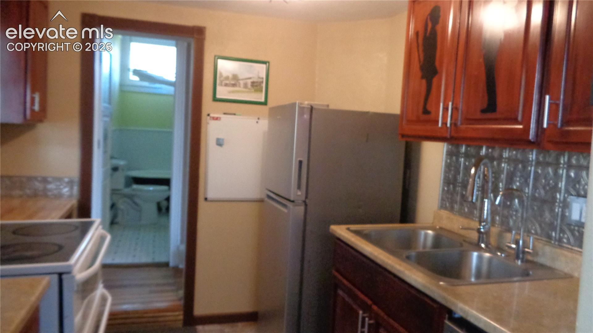 Listing photo 7 for 313 E Golden Avenue