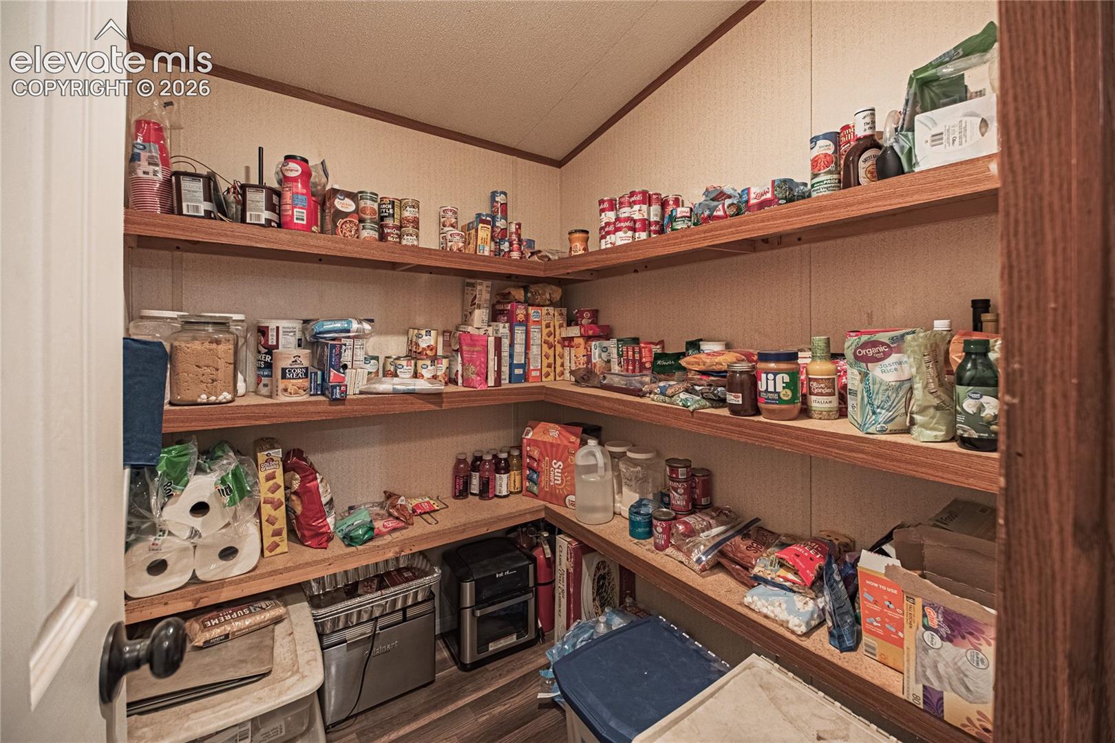 Listing photo 18 for 23735 Fleet Street