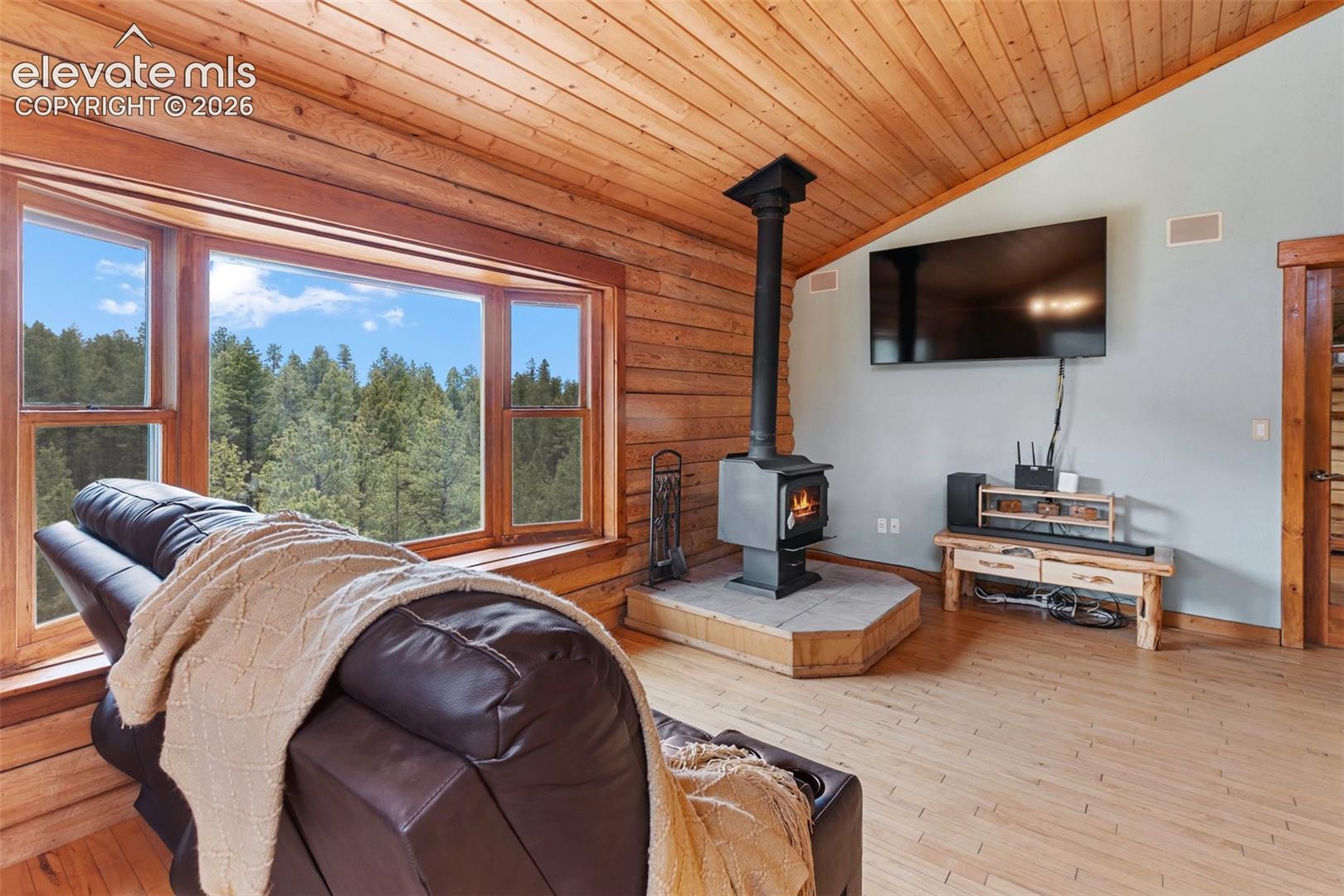 Listing photo 22 for 918 Douglas Fir Drive
