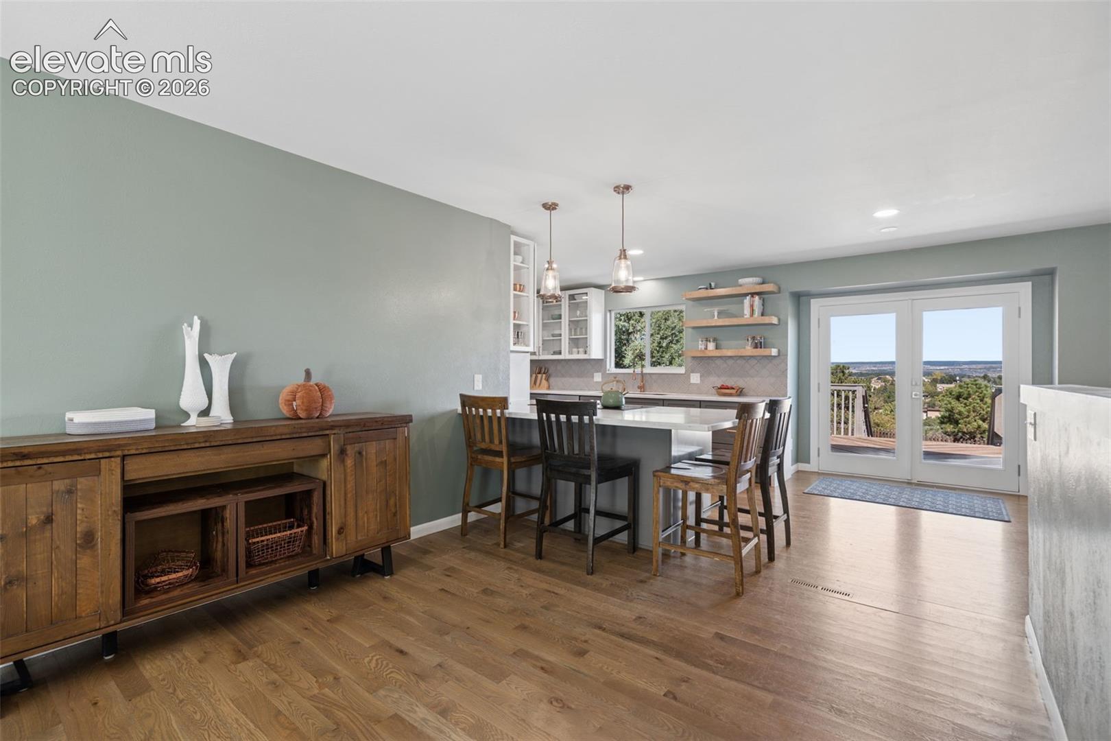 Listing photo 12 for 810 Point of the Pines Drive