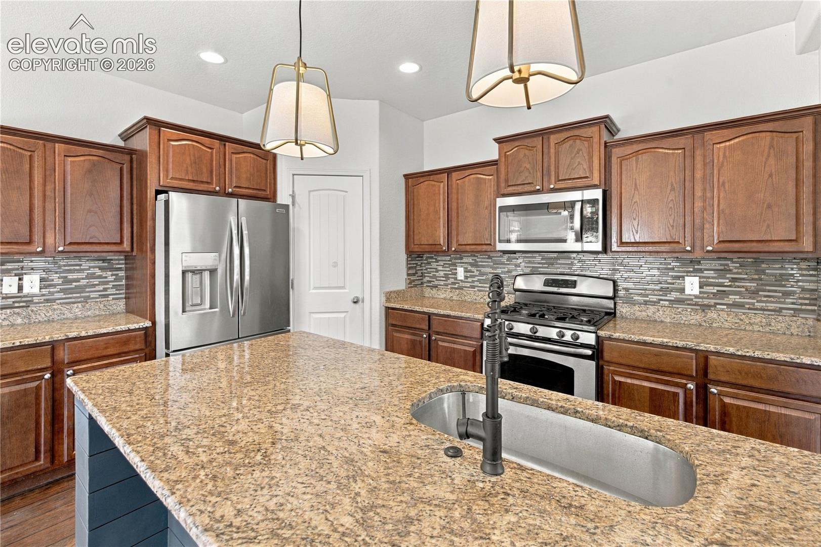 Listing photo 12 for 6798 Sandyford Lane