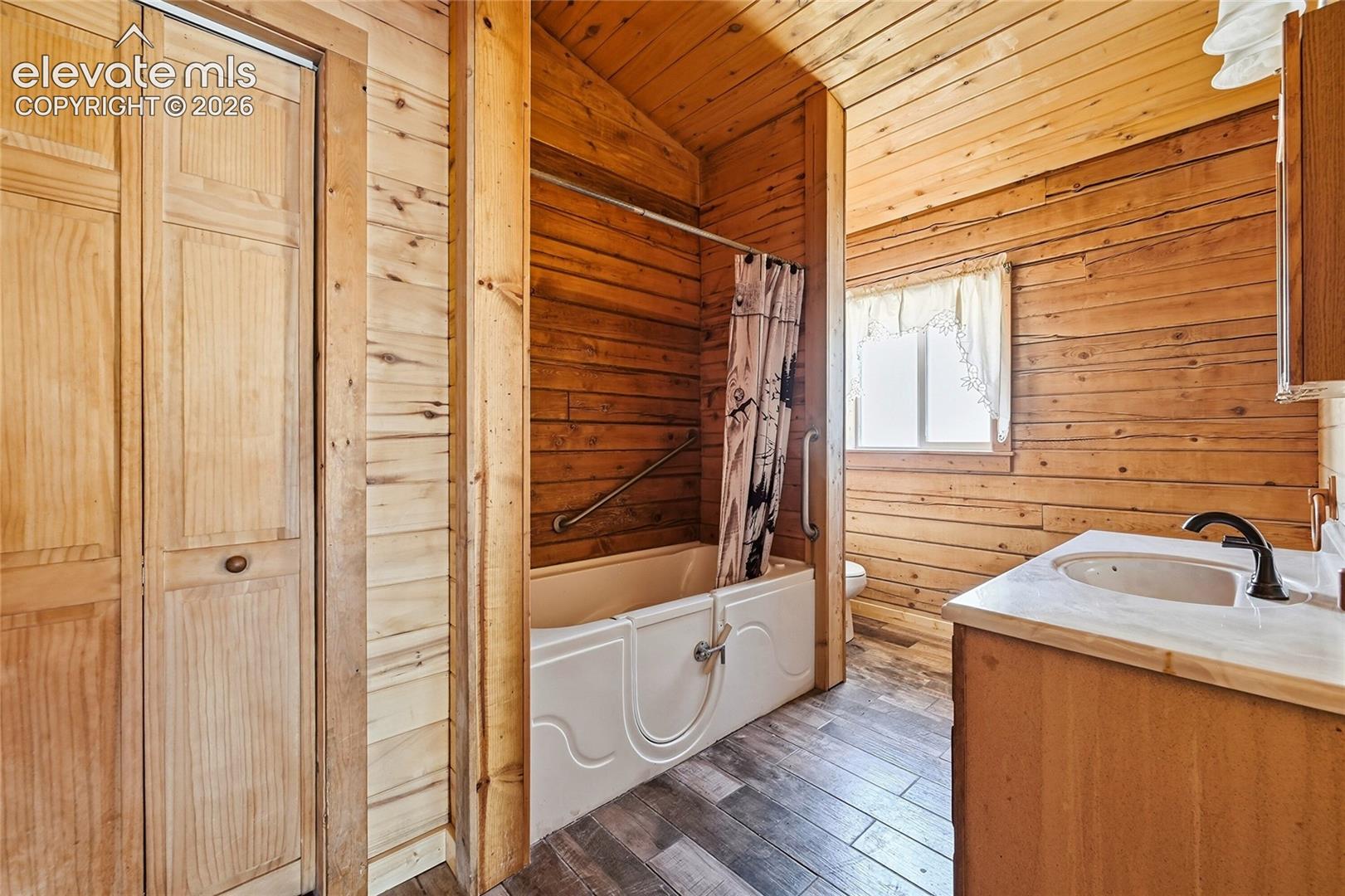 Listing photo 25 for 927 Stonehenge Drive