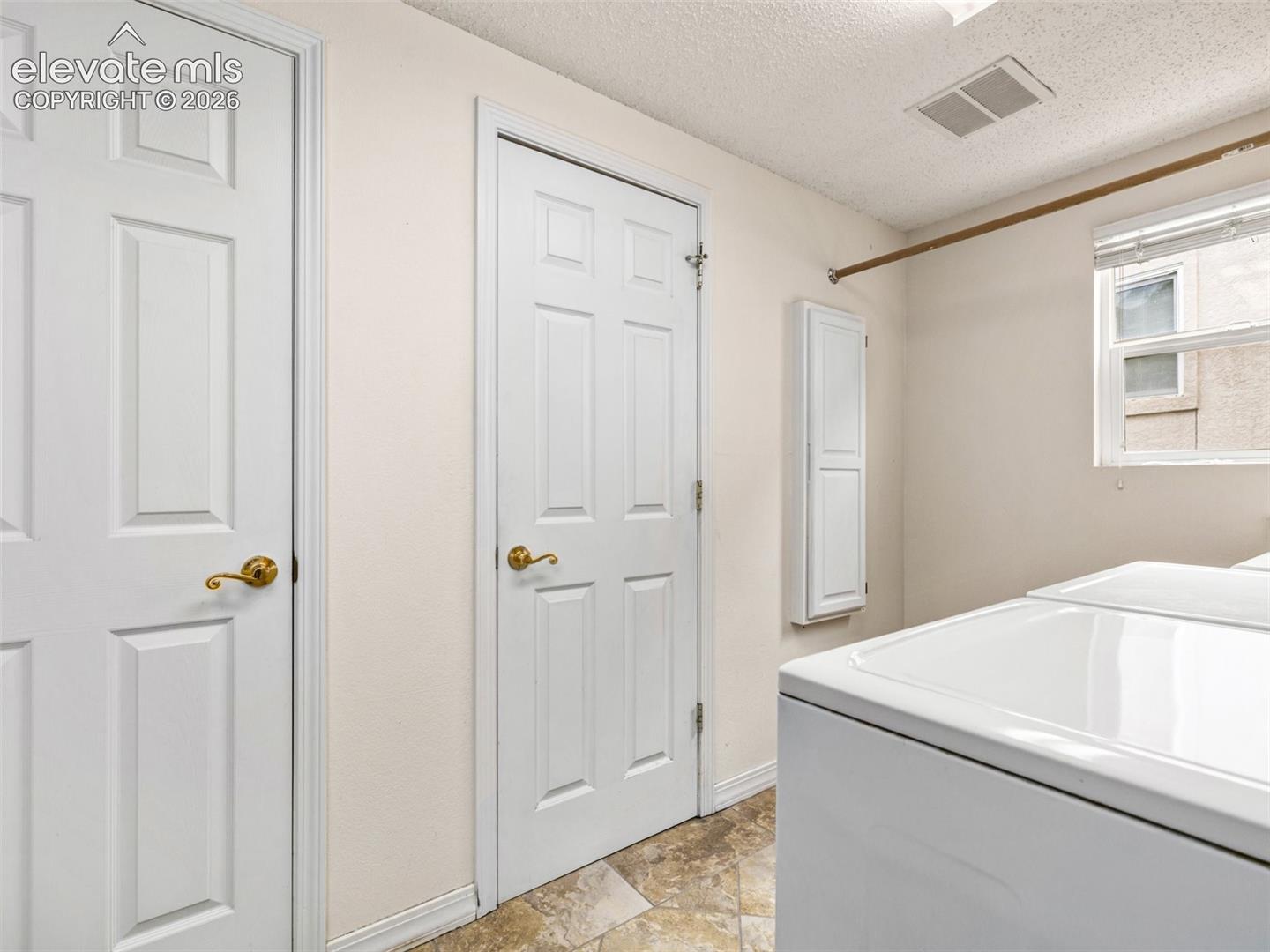 Listing photo 16 for 10 Brave Eagle Court