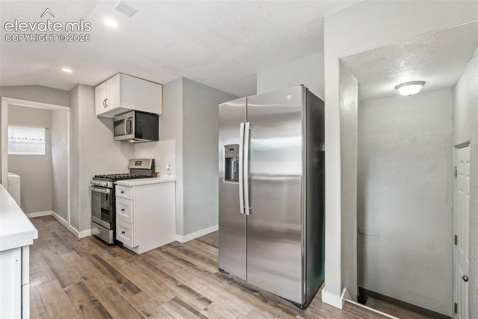 Listing photo 17 for 1726 E Evans Avenue