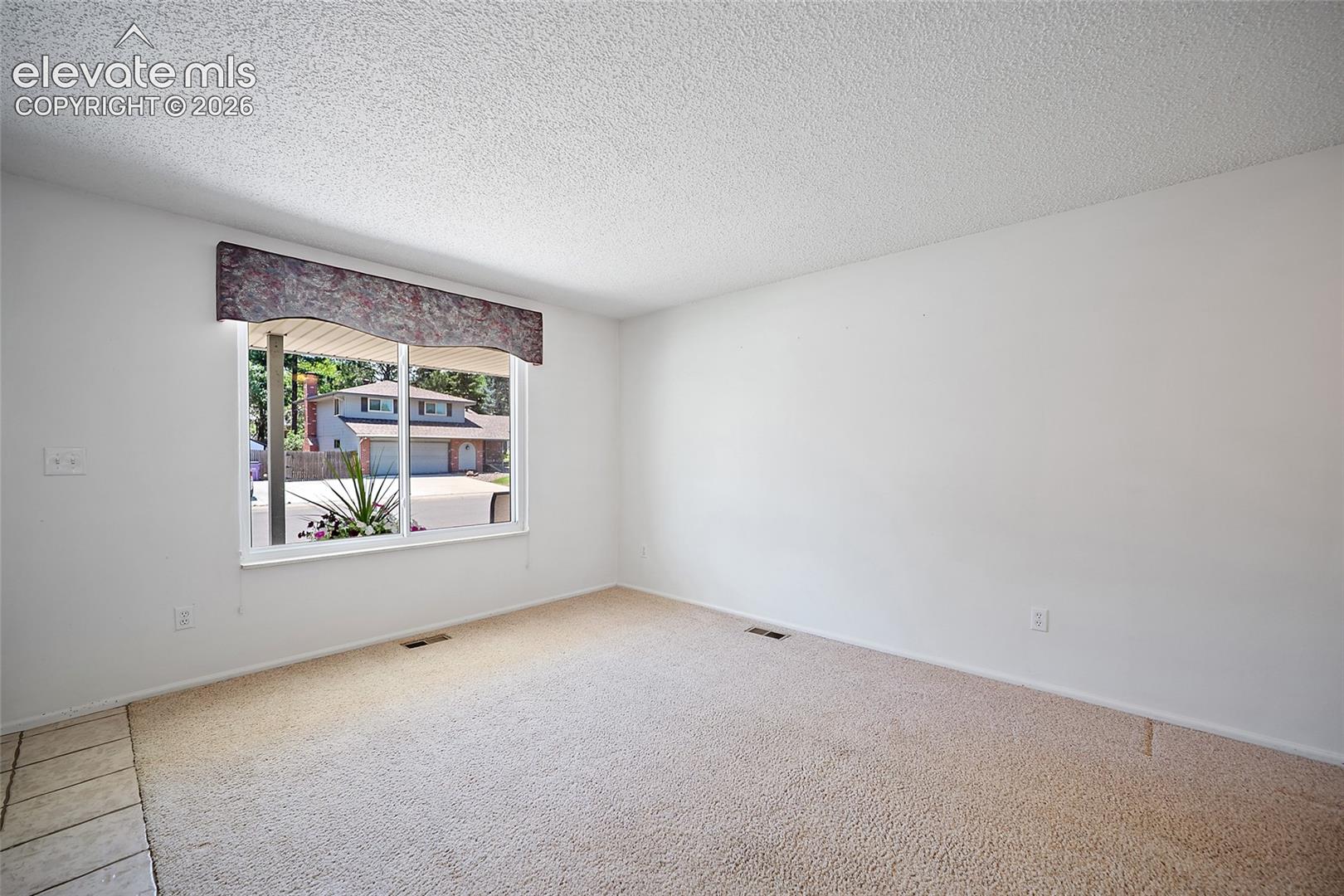 Listing photo 7 for 4695 W Stanford Avenue