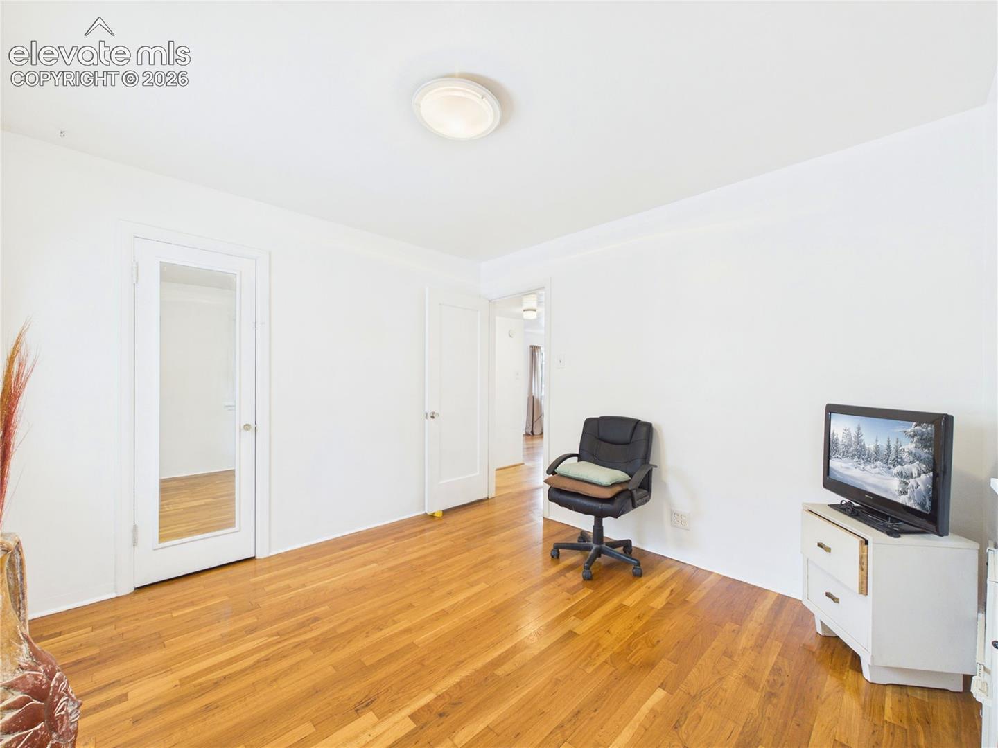 Listing photo 28 for 2910 8th Avenue
