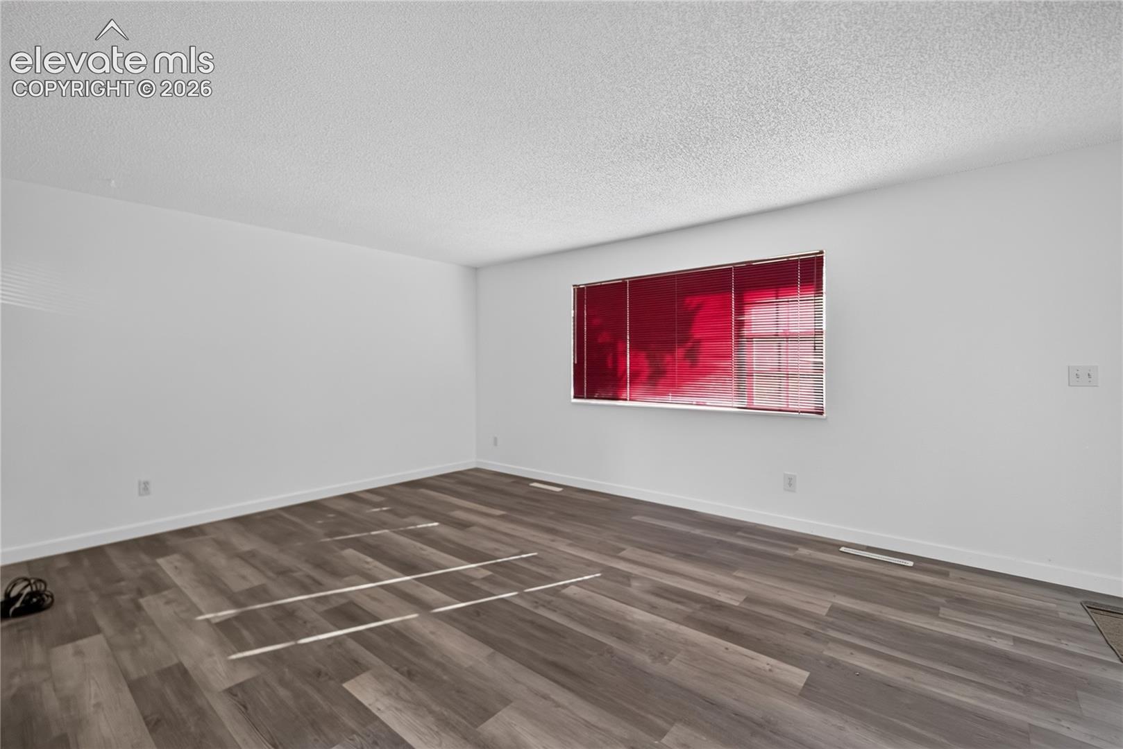 Listing photo 3 for 4850 Windward Circle