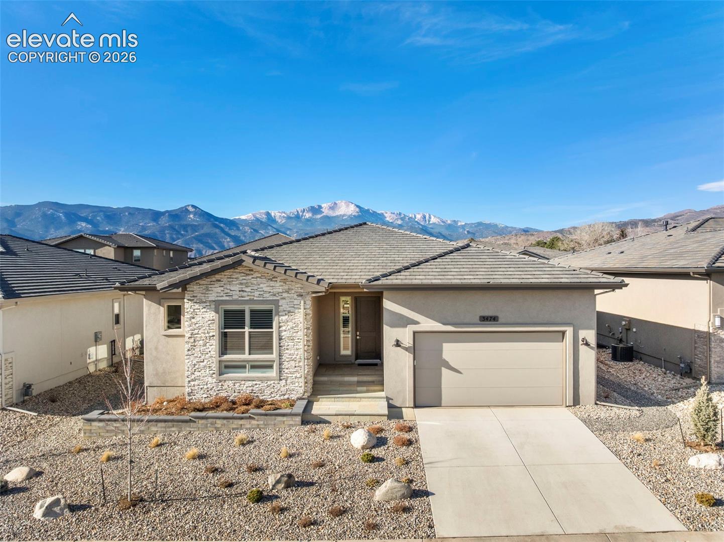 3474 Crest Hollow View