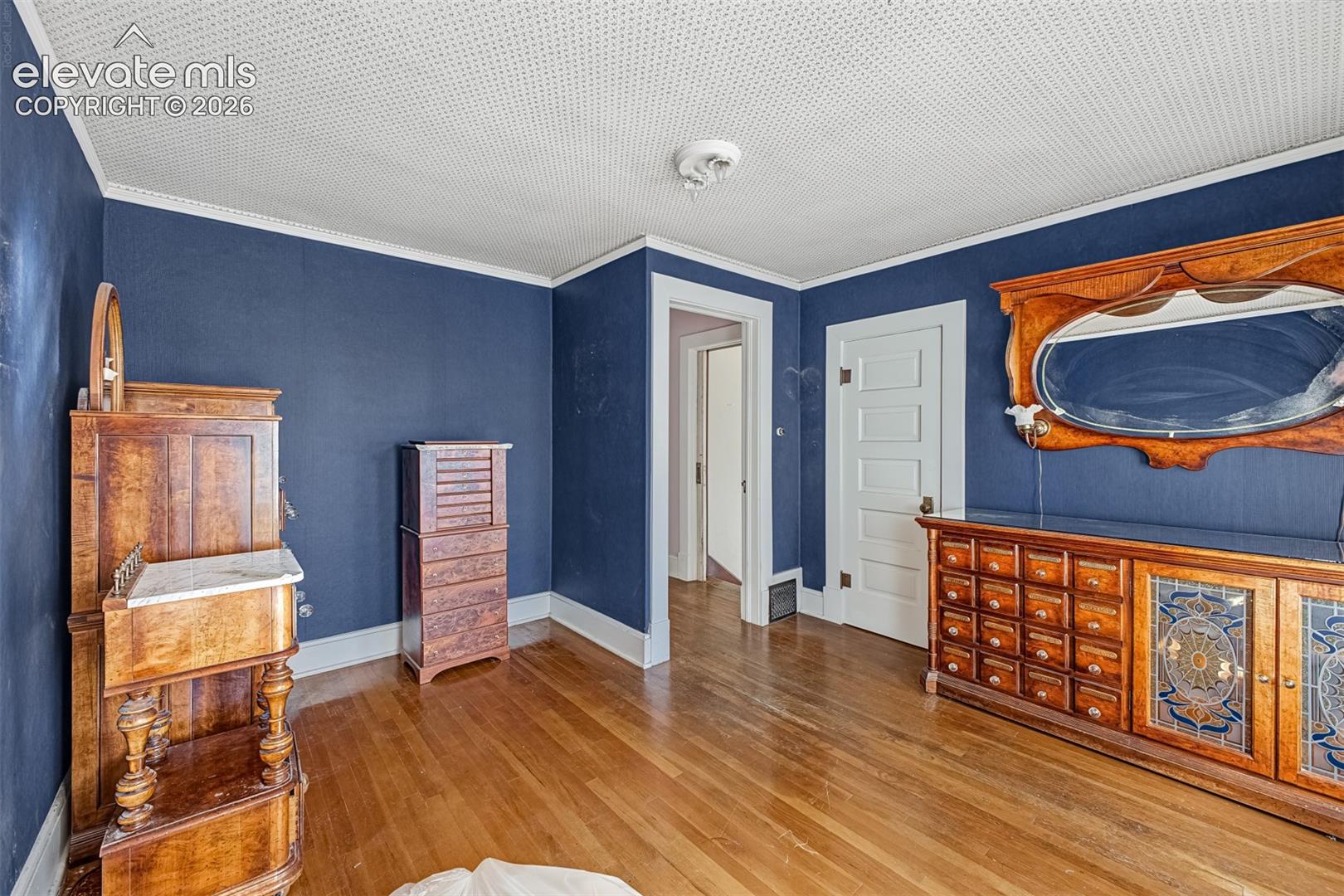 Listing photo 12 for 116 E Columbia Street