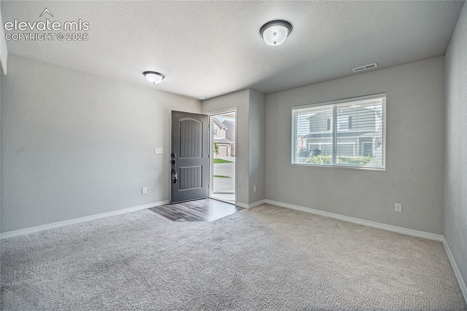 Listing photo 12 for 7714 Cruzer Heights