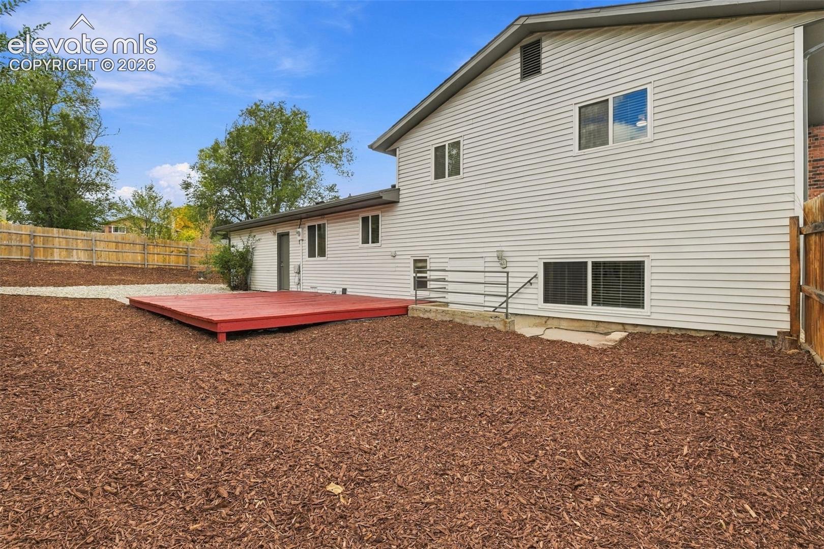 Listing photo 30 for 1070 Applewood Drive
