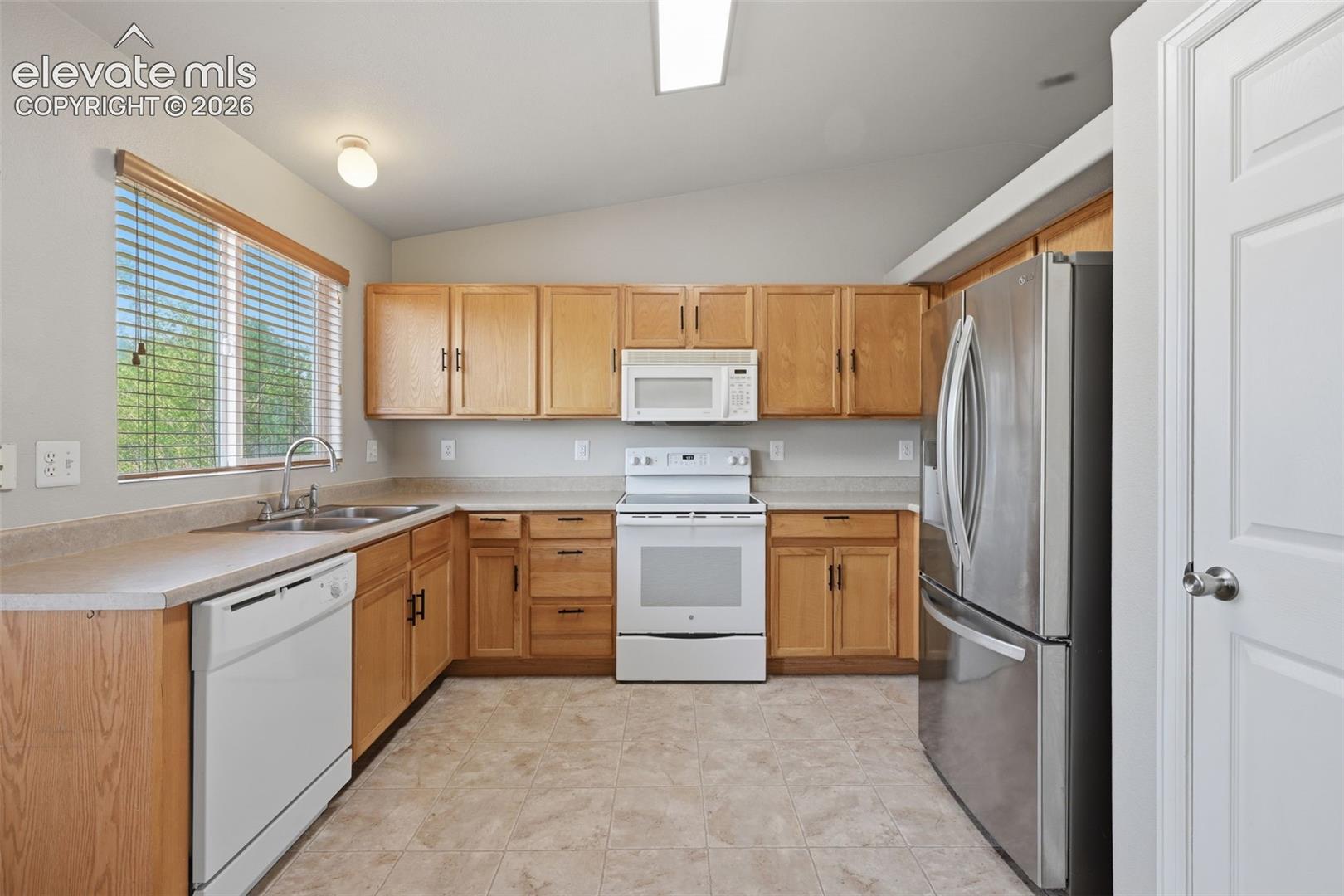 Listing photo 11 for 7368 Glenburn Drive