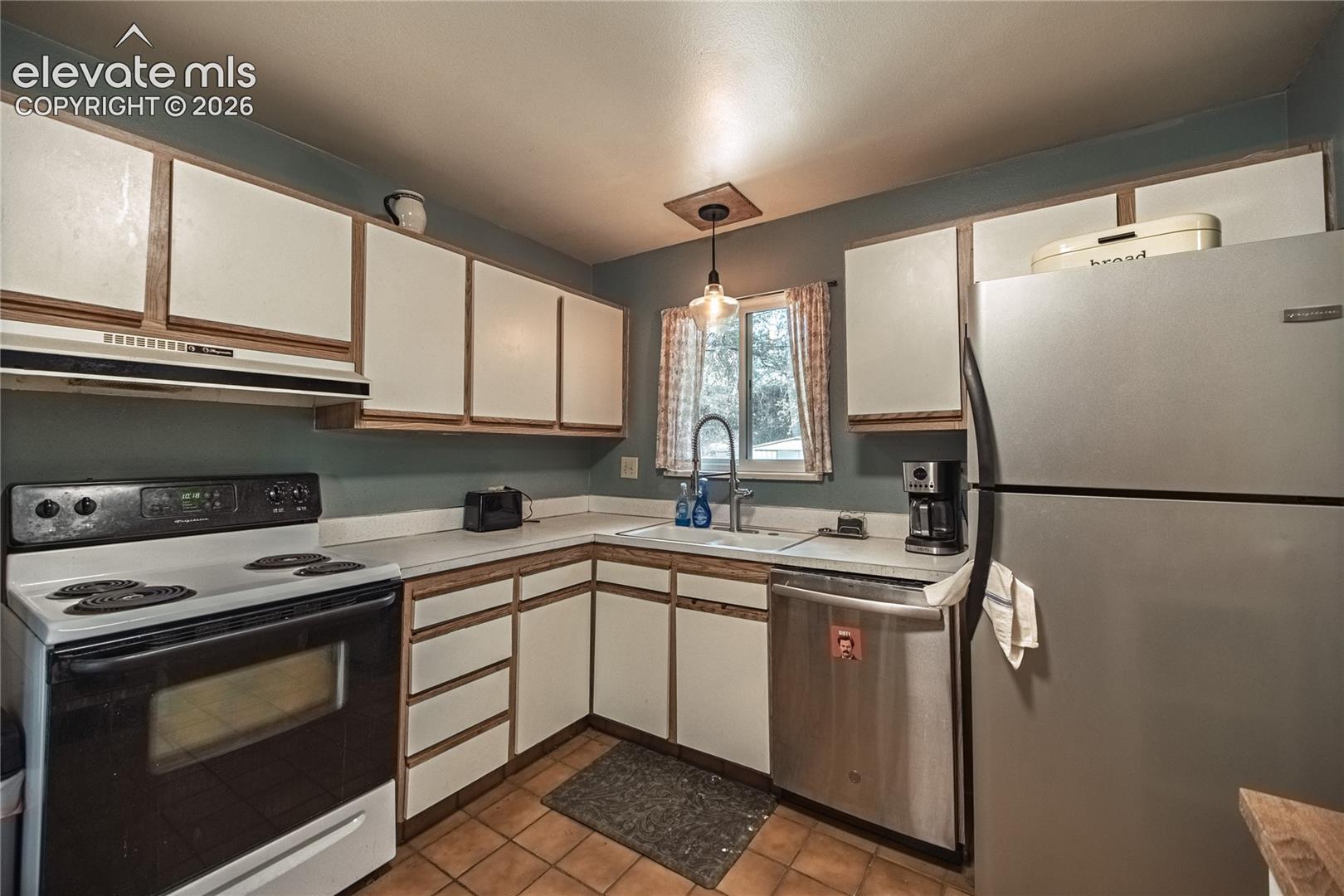 Listing photo 13 for 2512 E La Salle Street