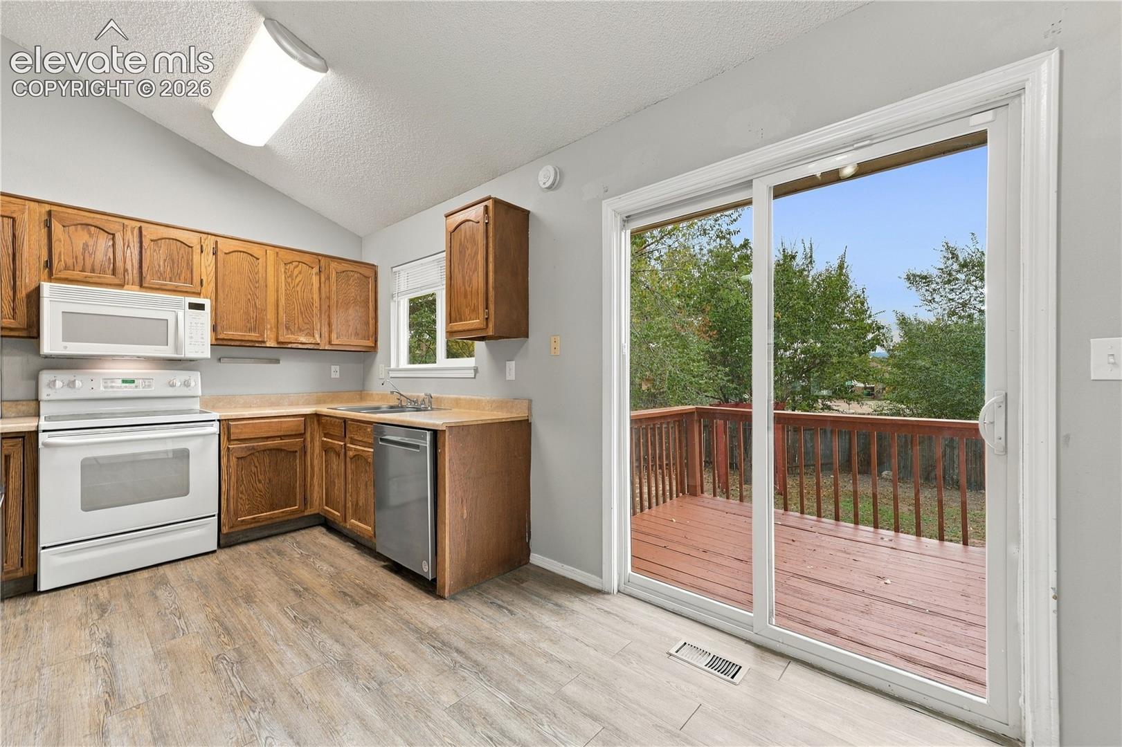 Listing photo 10 for 310 Briggs Place