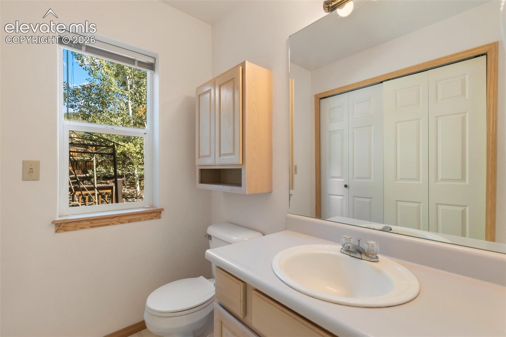Listing photo 14 for 625 Sun Valley Drive