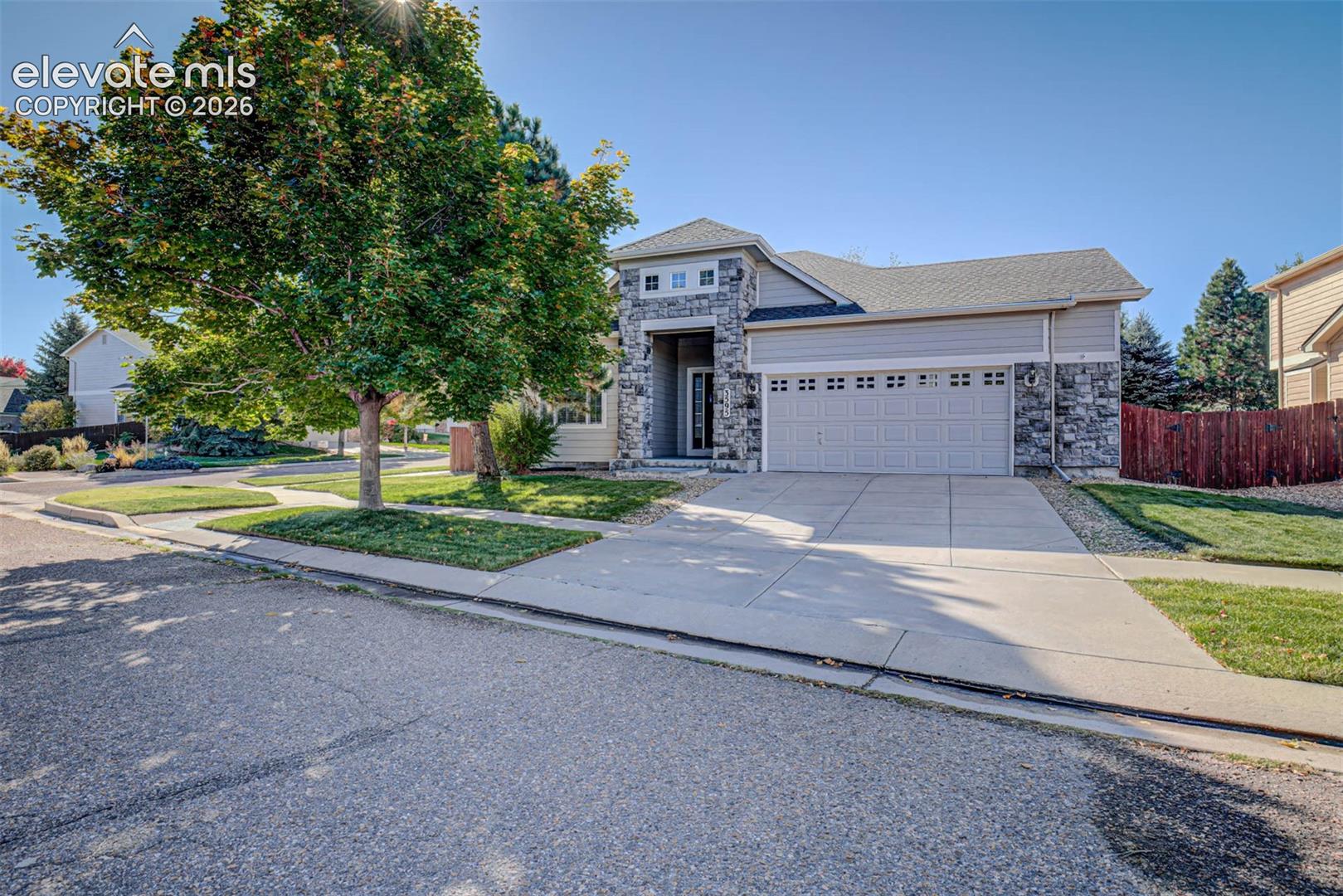 Listing photo 2 for 3595 Shady Rock Drive