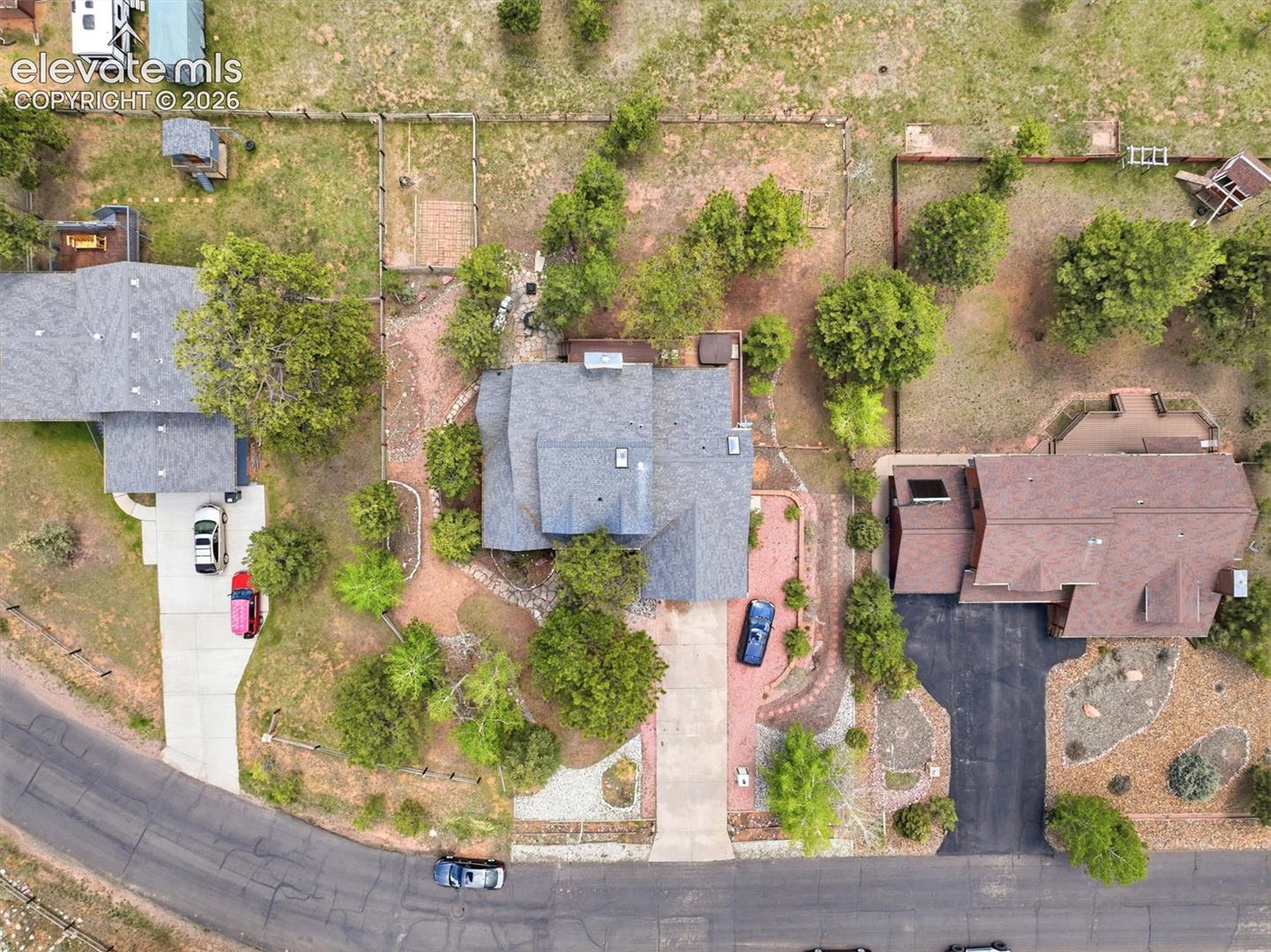 Listing photo 35 for 2221 Valley View Drive