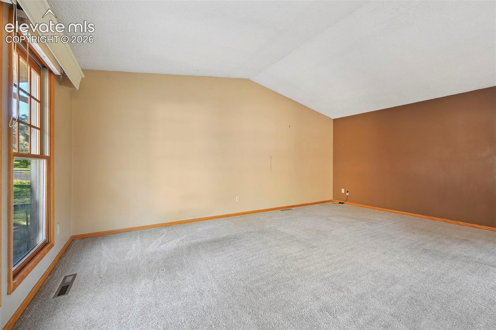 Listing photo 15 for 19280 doewood Drive
