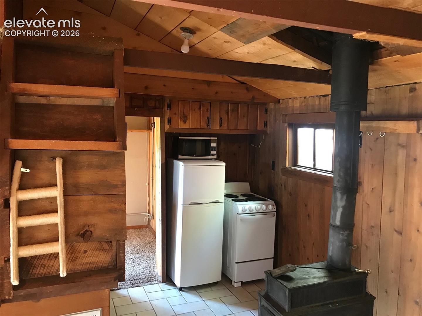 Listing photo 9 for 1052 W Highway 24