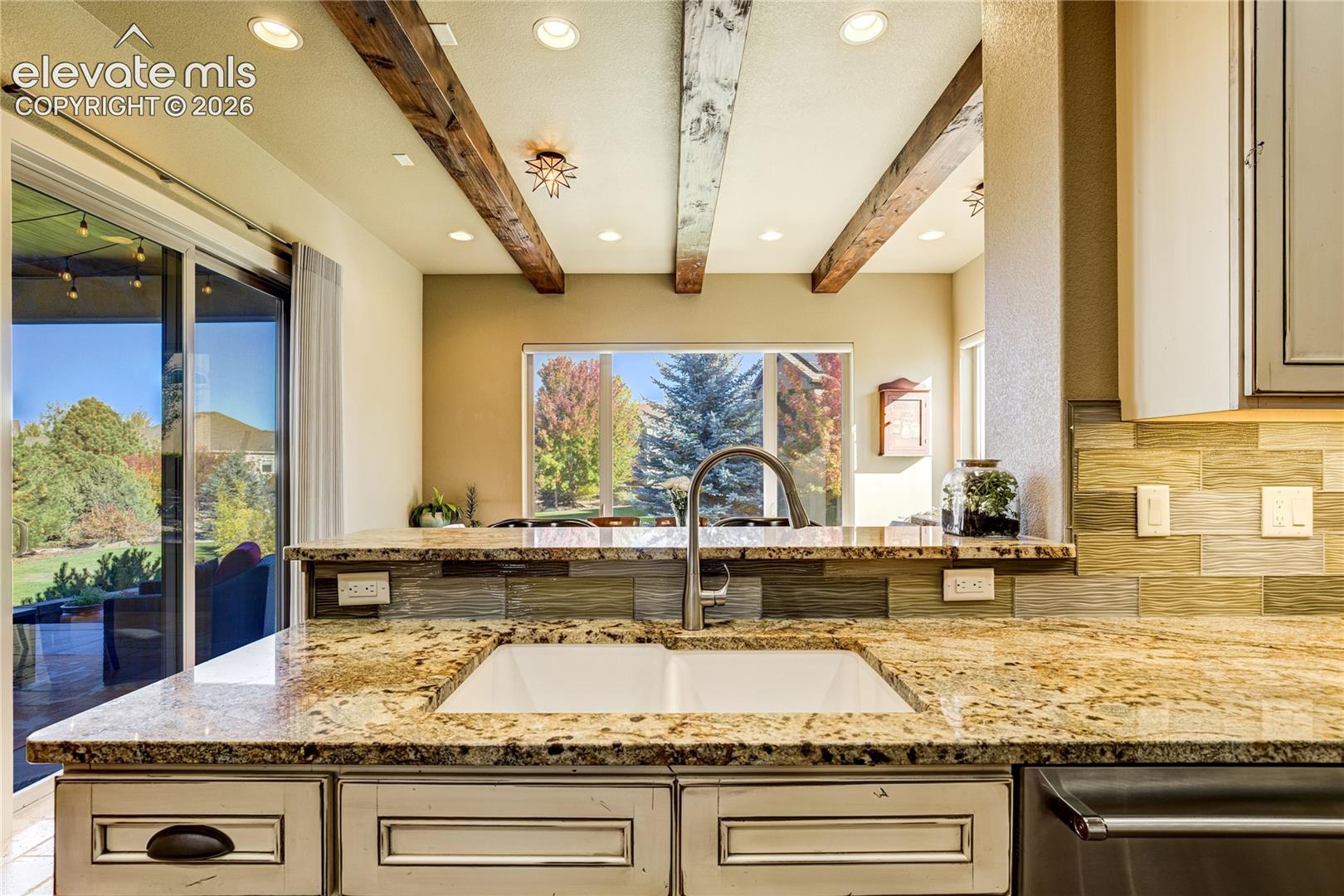 Listing photo 12 for 12427 Creekhurst Drive