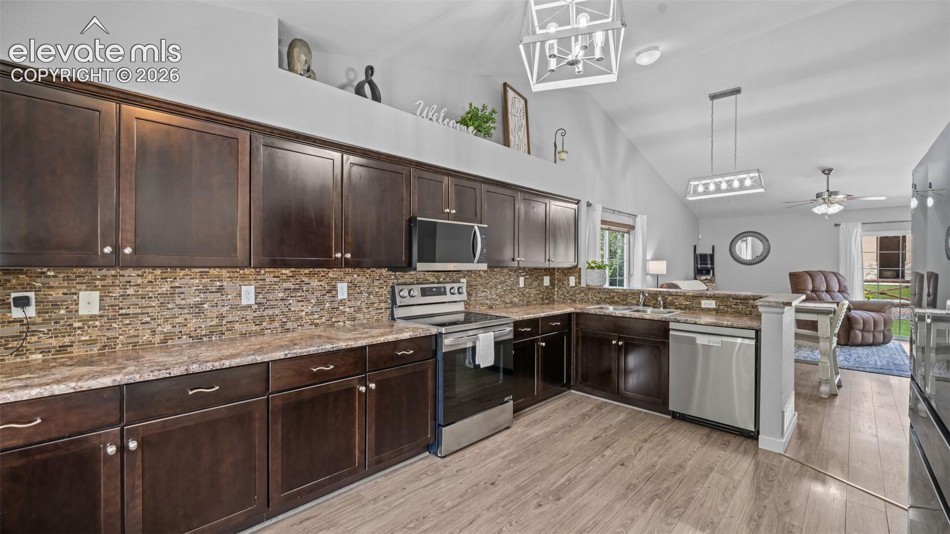 Listing photo 9 for 8068 Hollygrape Lane